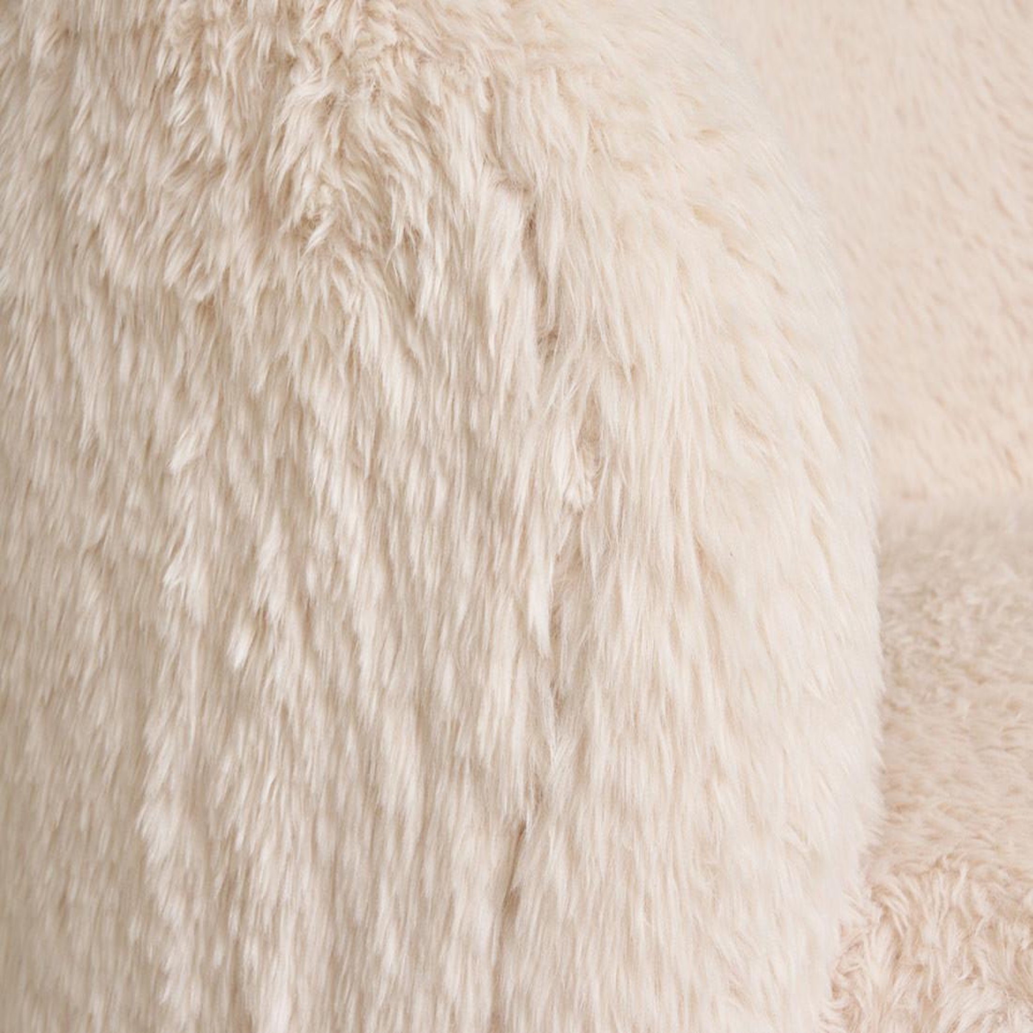 Voir la diapositive 6 : LISA DESIGN Maeto - fauteuil - en fausse fourrure