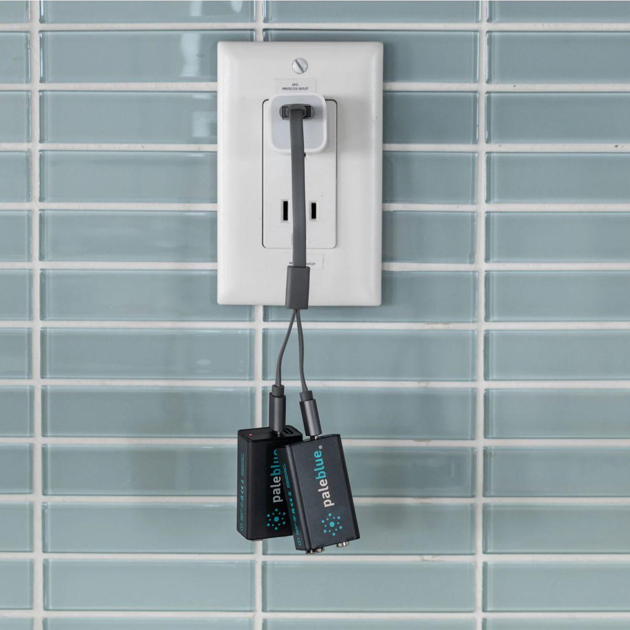 Voir la diapositive 3 : PALE BLUE Pile rechargeable usb 9v (6lr61)