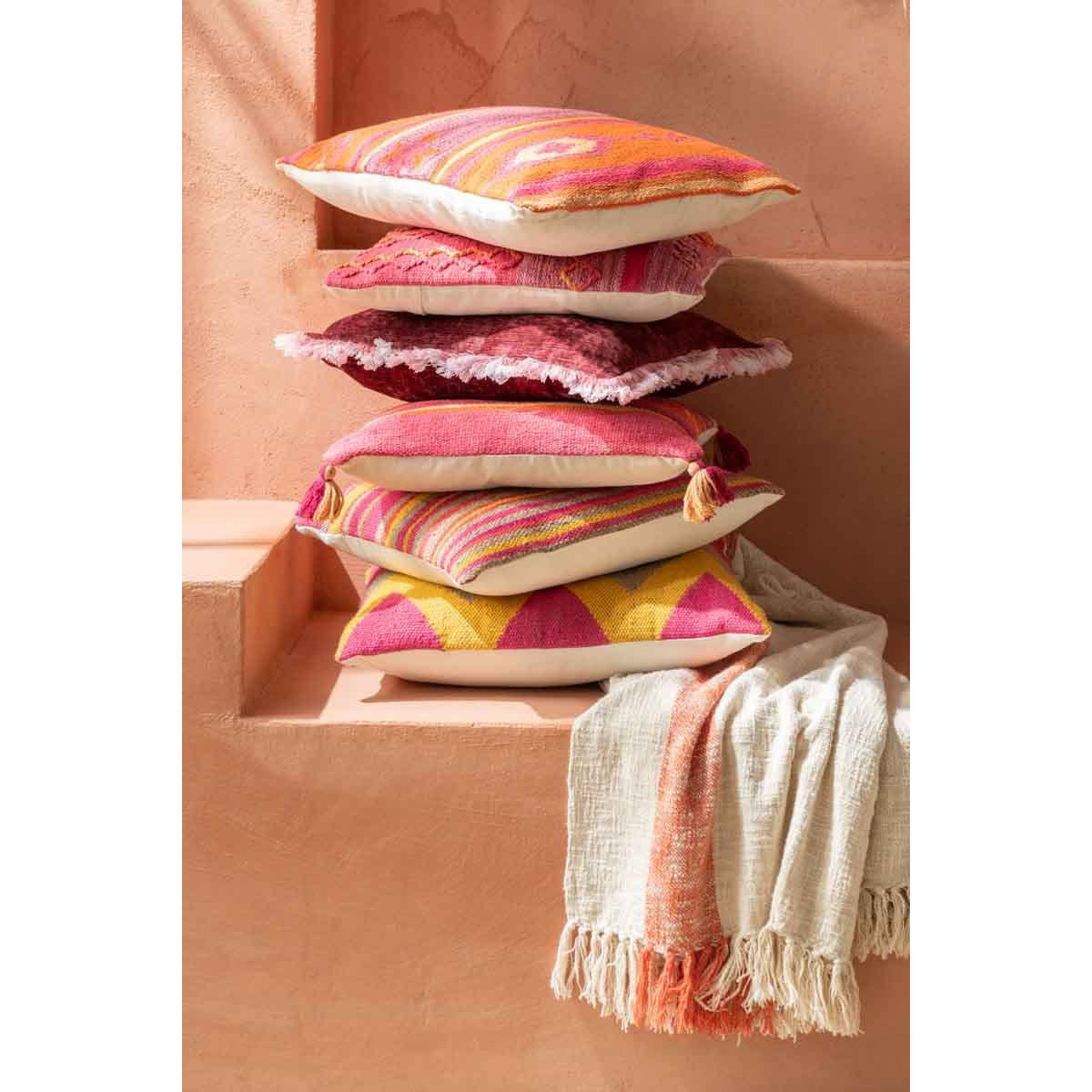 Voir la diapositive 3 : J-LINE Coussin déco  joyeux ethnic  45x45cm rose & violet