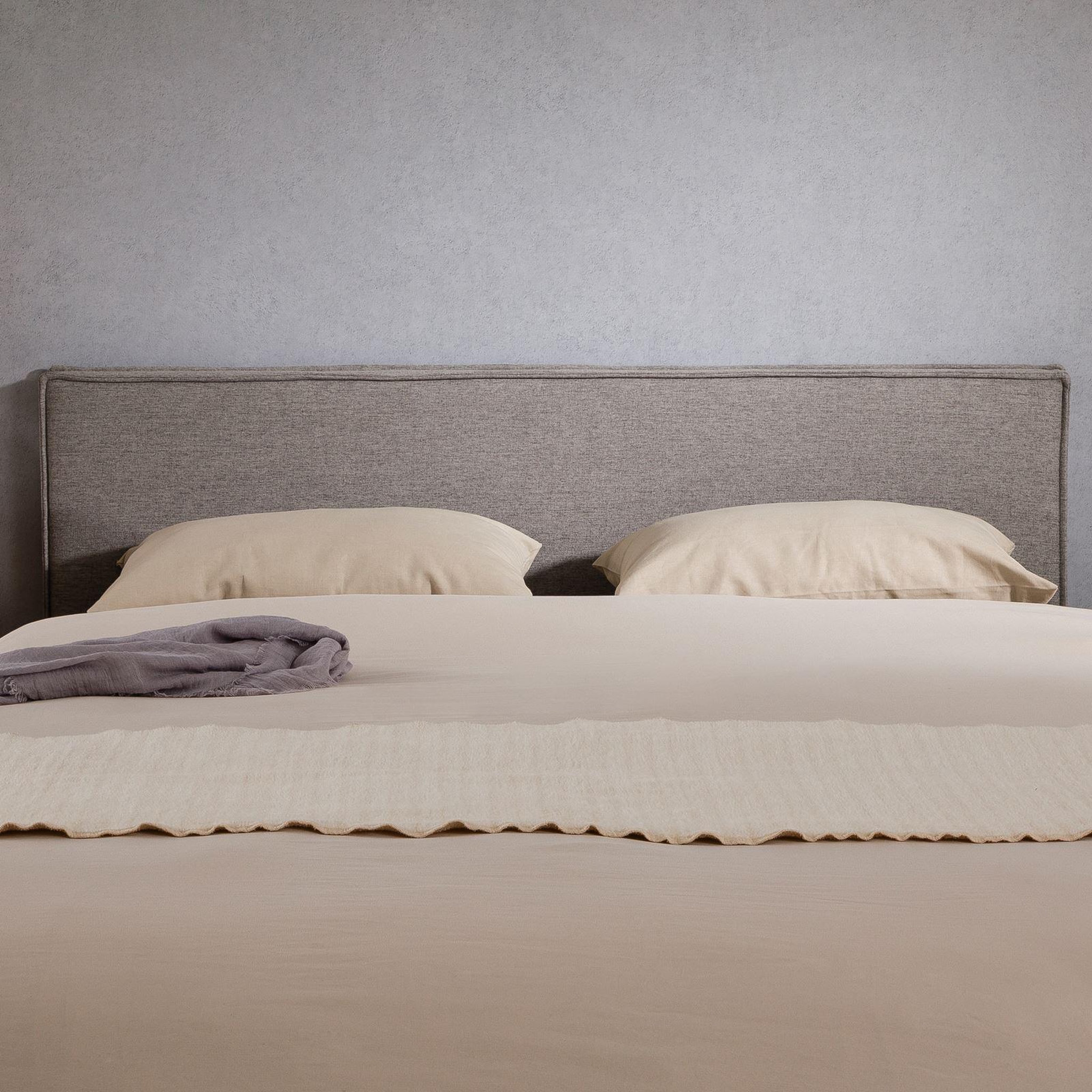 Voir la diapositive 3 : IDIMEX Tête de lit KLAO 160 sur pieds, en tissu