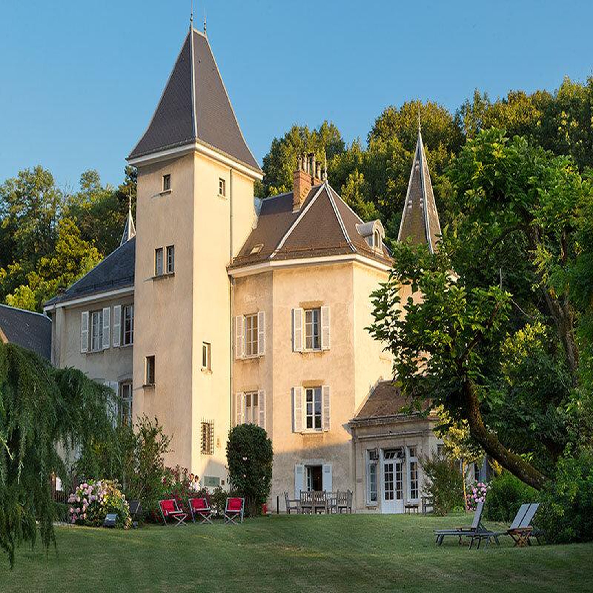 Voir la diapositive 2 : Smartbox Séjour gourmand et détente aux portes de Grenoble : 2 jours en château avec dîner et 2h au spa - Coffret Cadeau Séjour