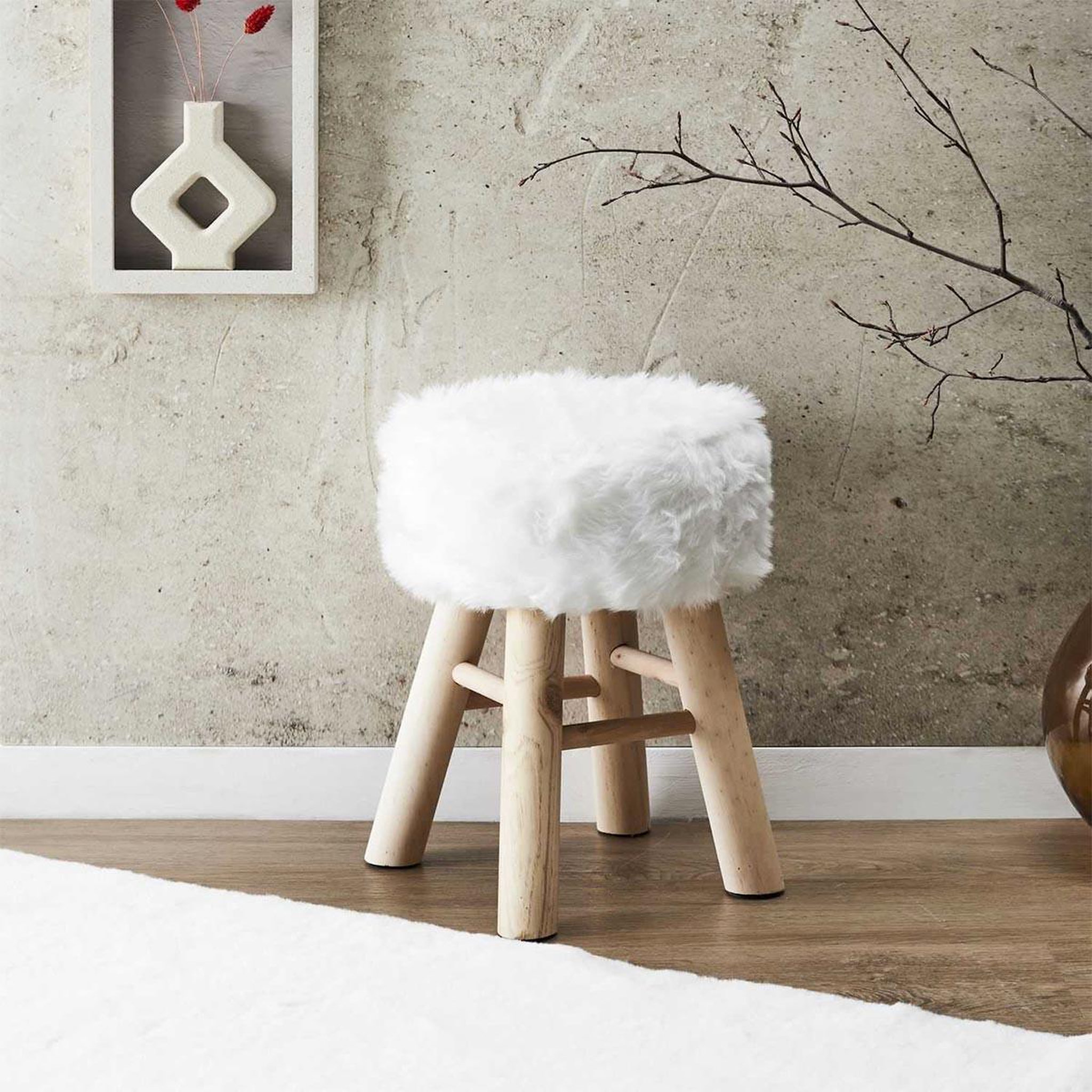 Voir la diapositive 4 : The Home Deco Factory Tabouret imitation fourrure  curtis  40cm blanc