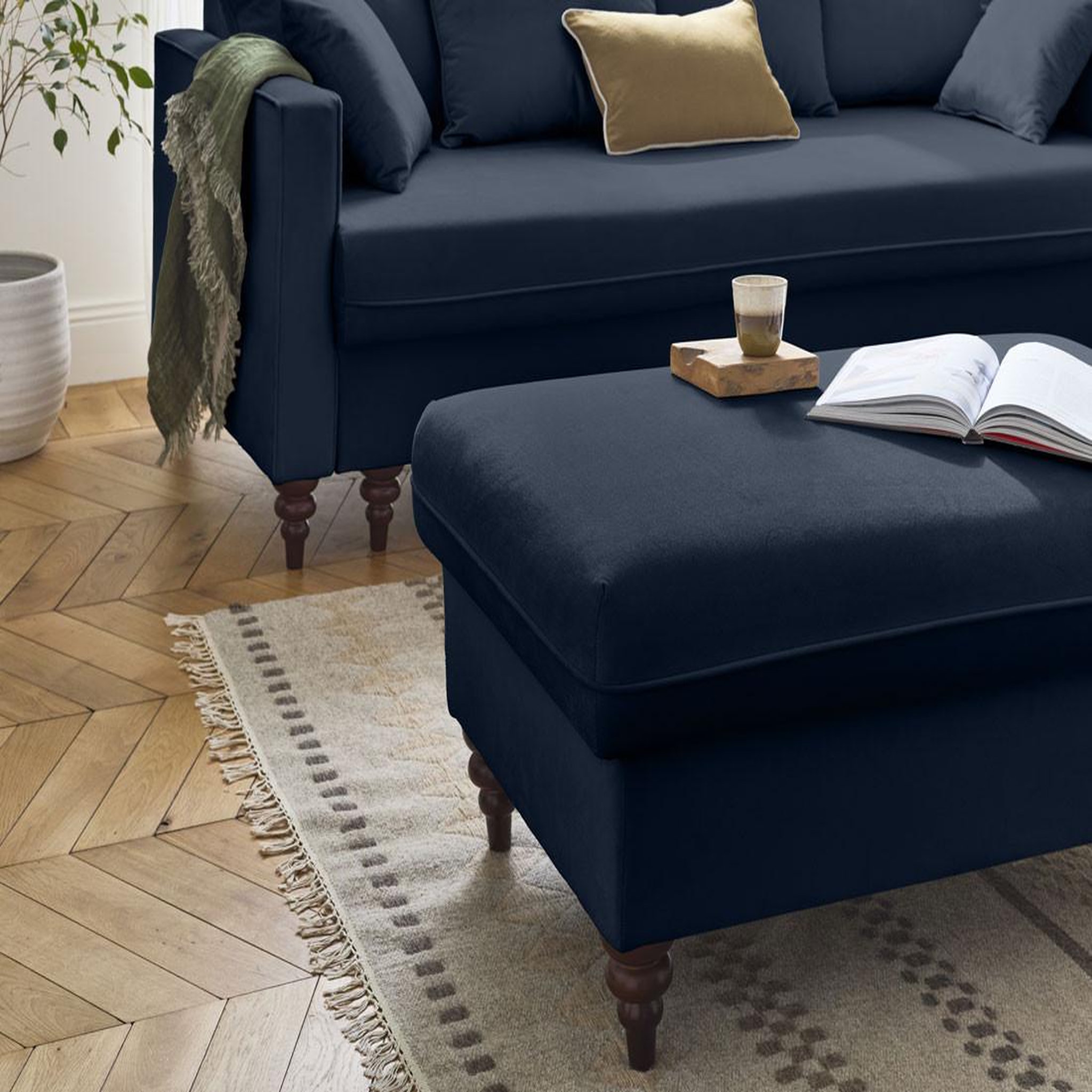 Voir la diapositive 2 : BEST MOBILIER Flamingo - canapé droit 3 places convertible en velours