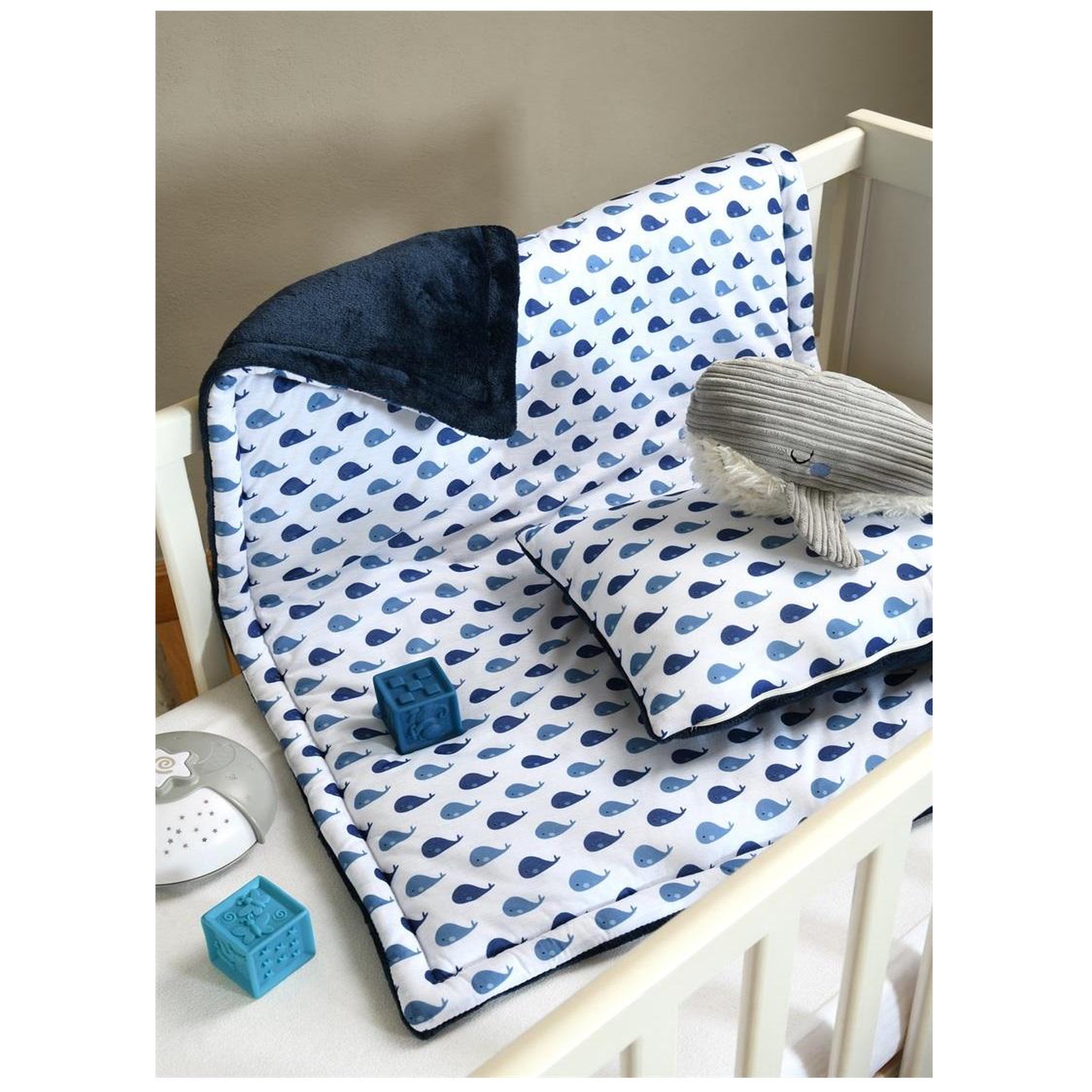 Voir la diapositive 5 : Eden Coussin wally petite baleine design et moderne