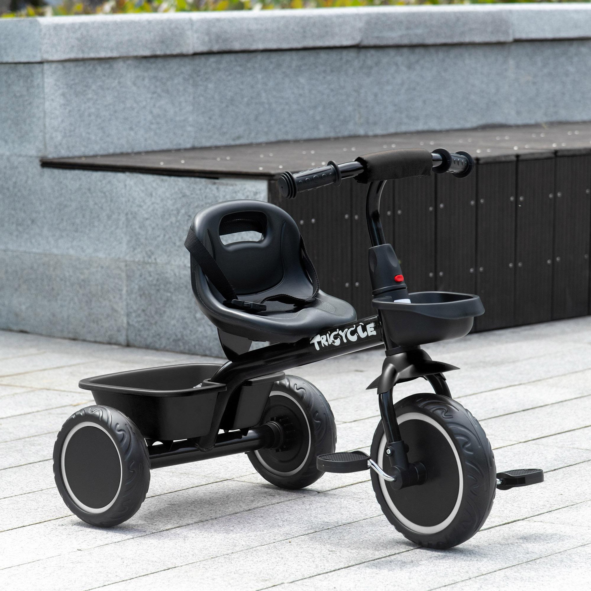 Voir la diapositive 2 : HOMCOM Tricycle pour enfant évolutif avec siège réglable - pédales - 2 paniers - ceinture - pour enfant de 2 à 5 ans - noir