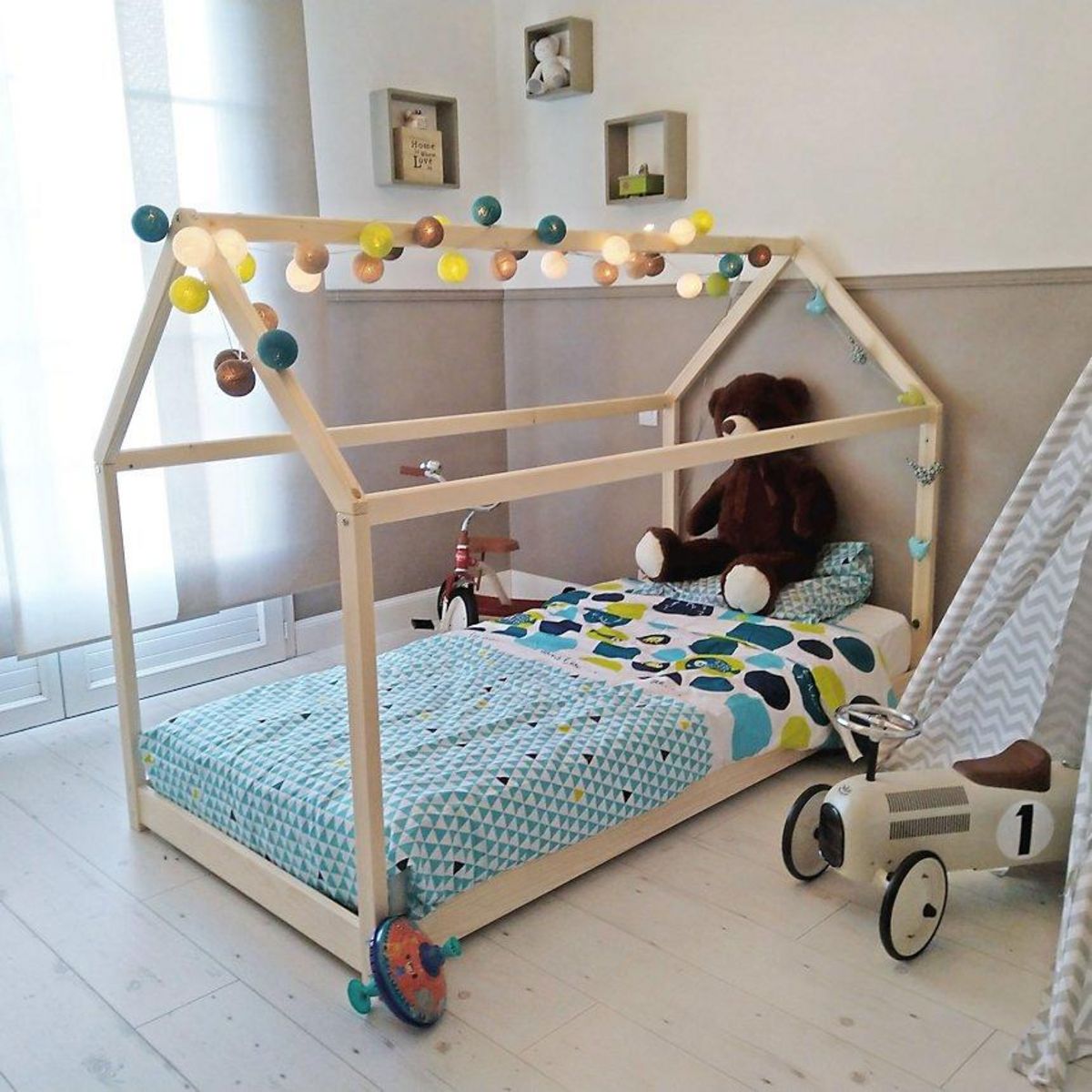 Lit cabane enfant en bois massif 70 x 140 cm LOUIS