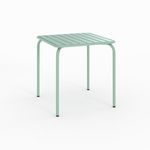 Rendez vous déco Table de jardin carrée en métal vert clair - Yumi. Coloris disponibles : Vert
