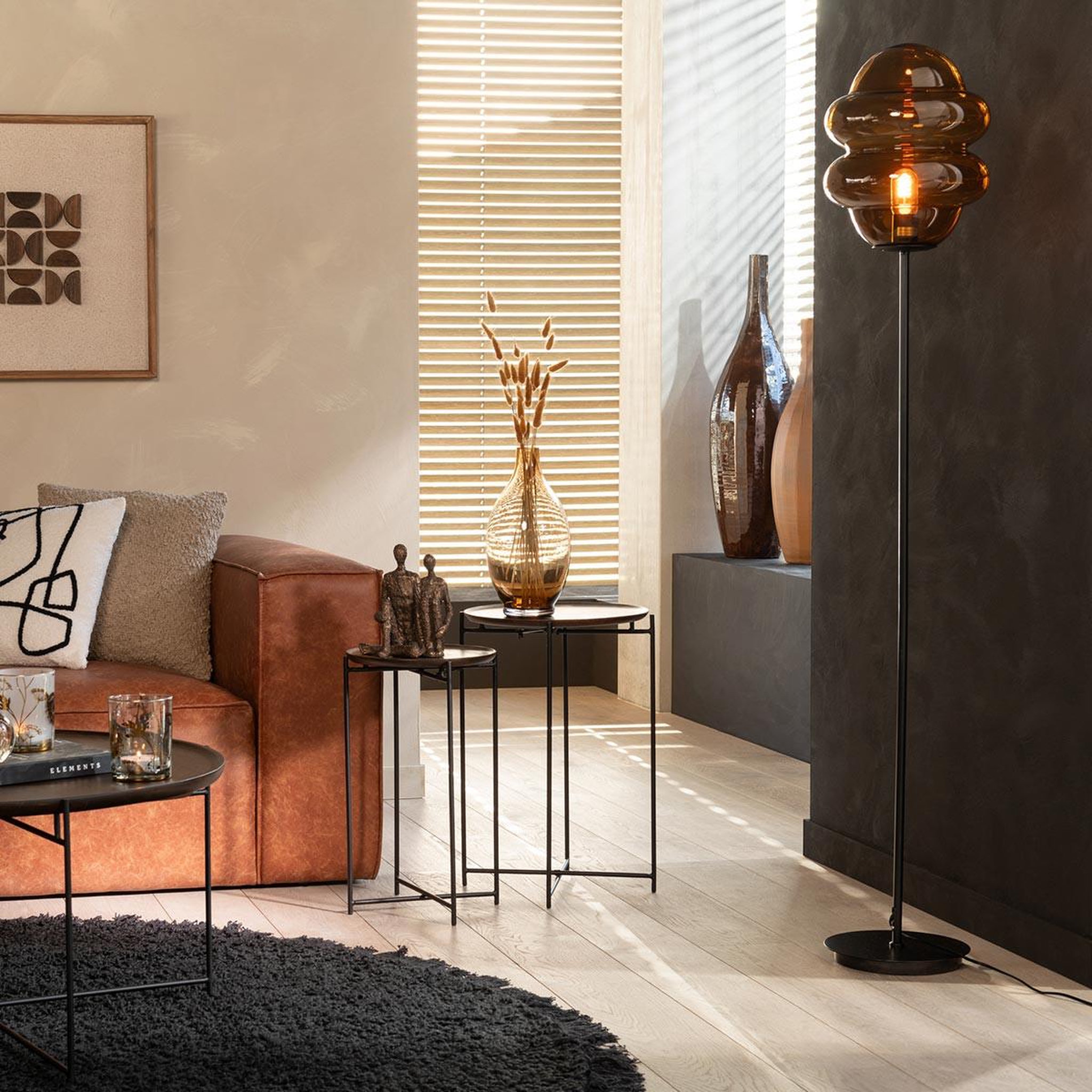 Voir la diapositive 4 : J-LINE Lampadaire en verre  cuillere miel  160cm marron