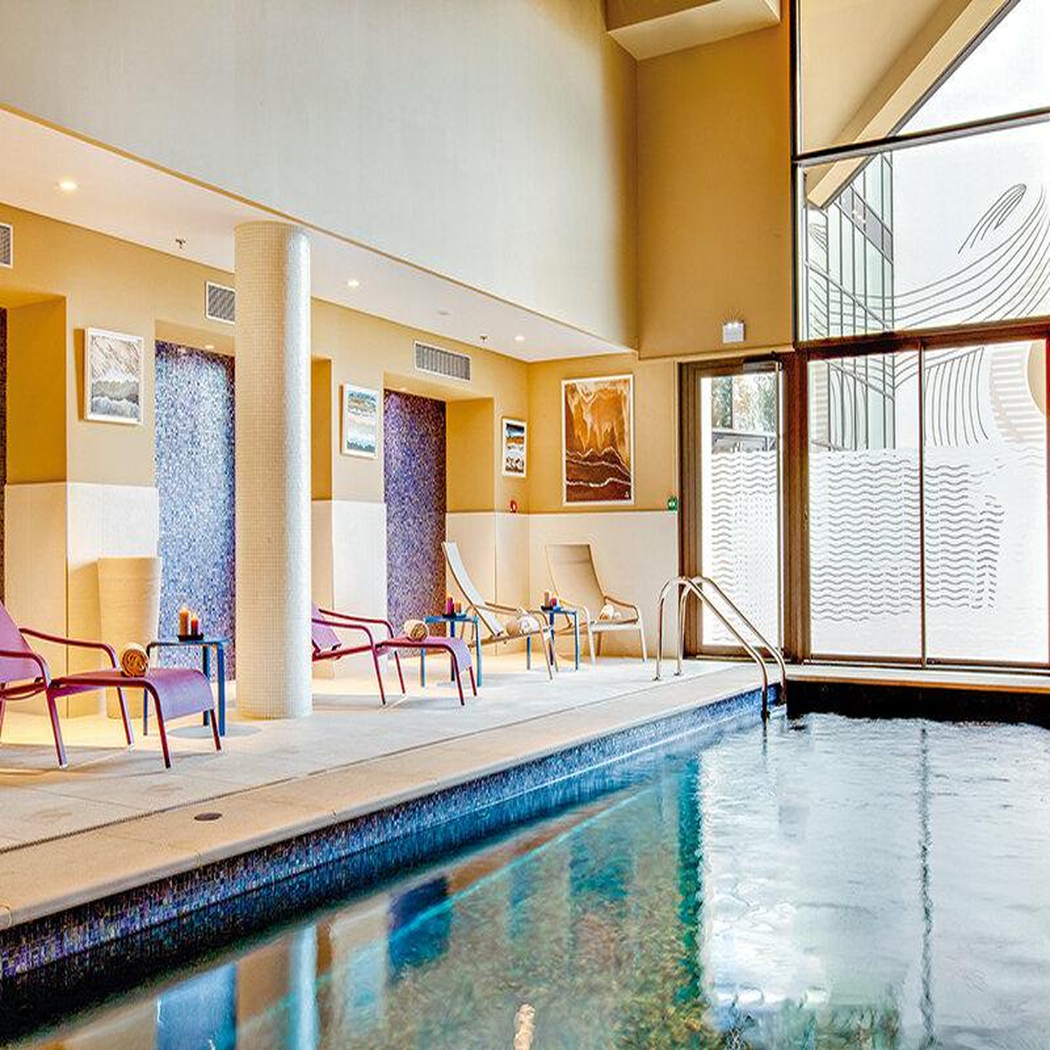 Voir la diapositive 3 : Smartbox 2 jours en hôtel 5* à Aix-en-Provence en suite avec espace bien-être et champagne - Coffret Cadeau Séjour
