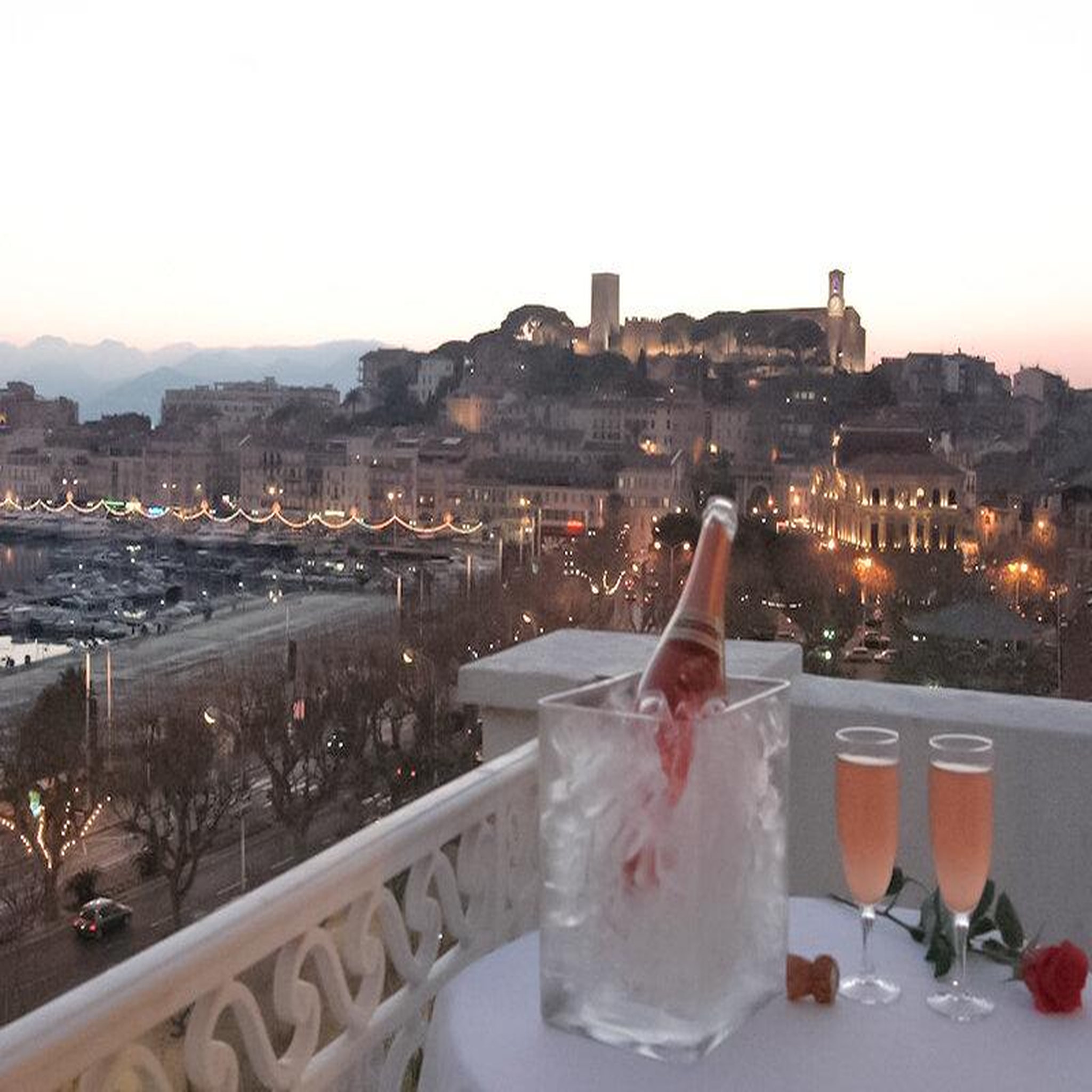 Voir la diapositive 3 : Smartbox 2 jours de rêve avec vue sur la mer à cannes en hôtel 4* avec kir et champagne - coffret cadeau séjour