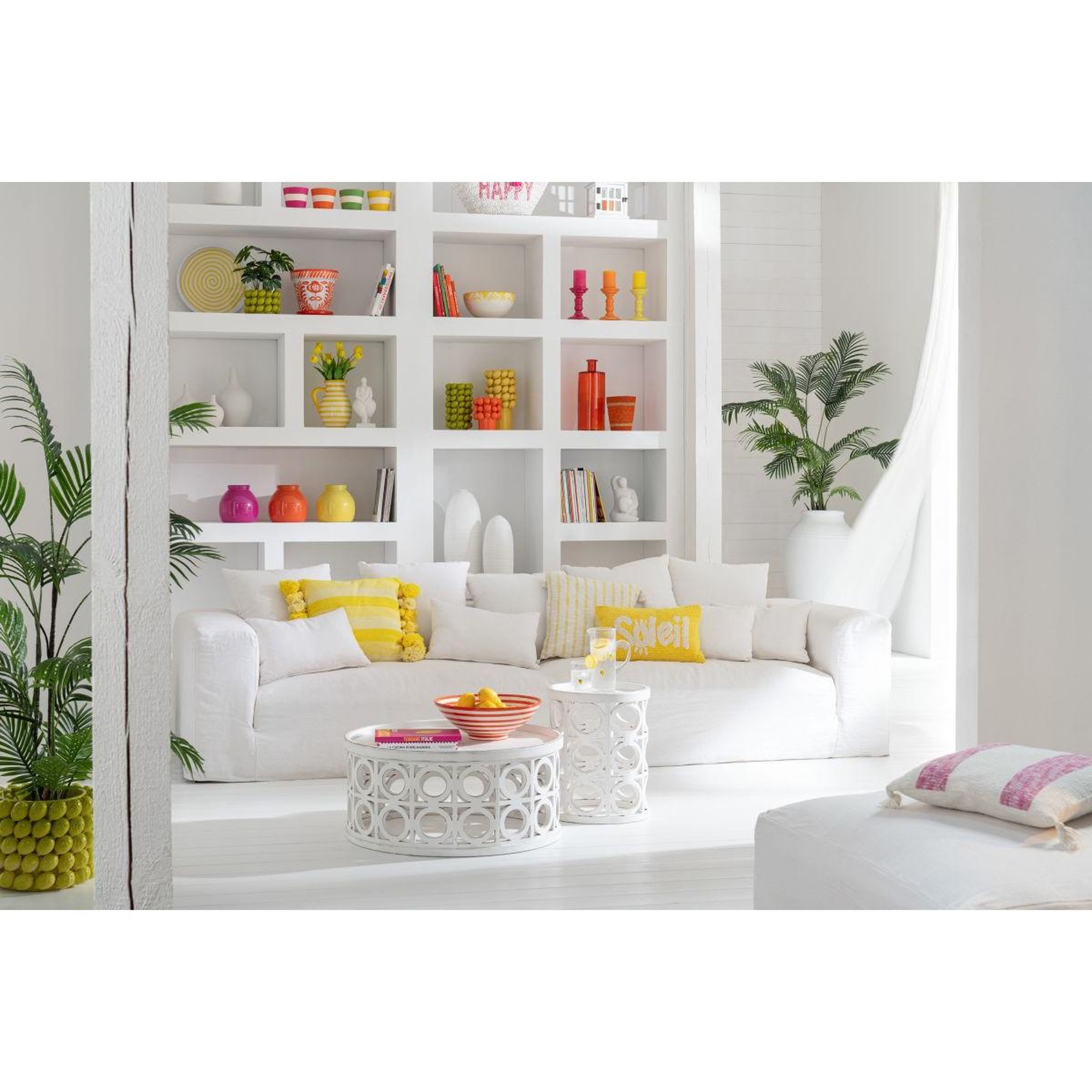 Voir la diapositive 5 : J-LINE Table basse sculptée  charity  78cm blanc