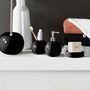 Voir la diapositive 2 : Paris Prix Porte Savon en Céramique  Bullea  10cm Noir
