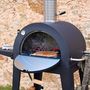 Voir la diapositive 3 : SWEEEK Four à pizza d'extérieur au charbon de bois. coloris noir - Giulia - pierre de cuisson roulette pelle et housse. L70xP63xH122cm