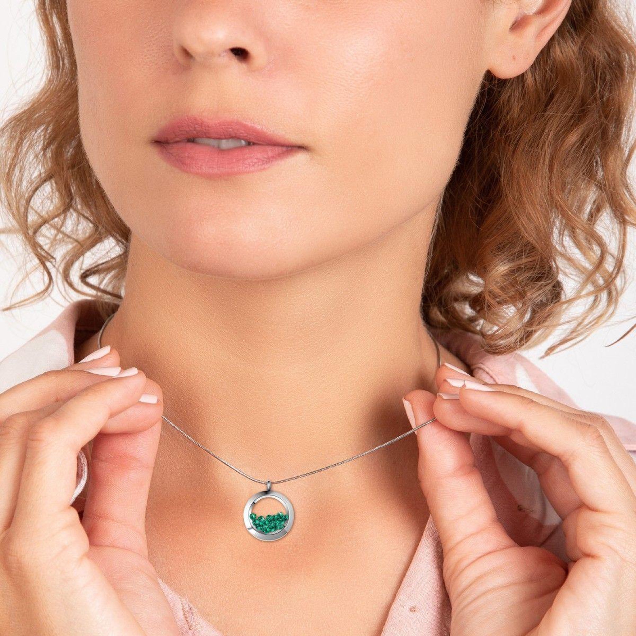 Voir la diapositive 2 : SC CRYSTAL Collier rond SC Crystal orné de Cristaux scintillants