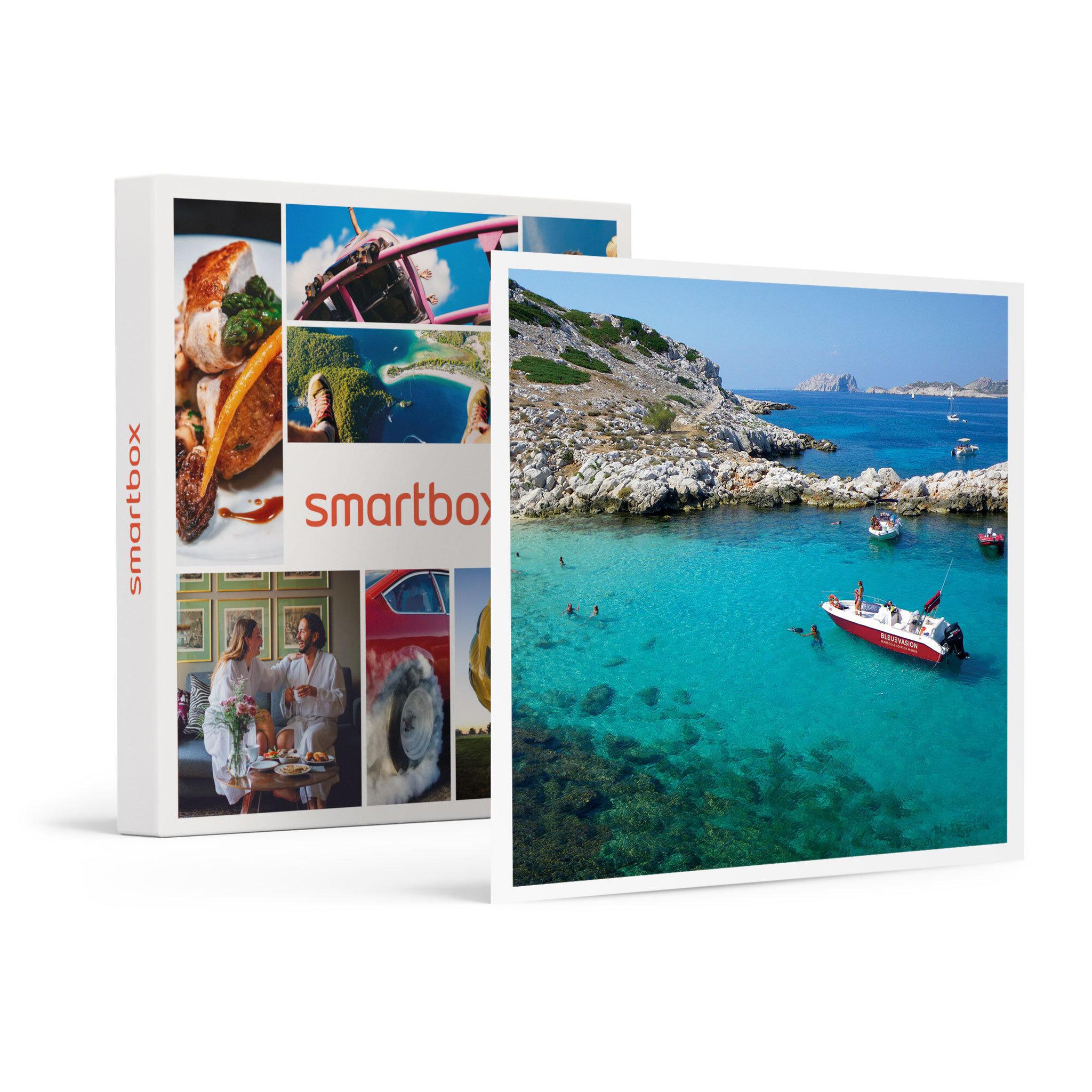Voir la diapositive 1 : Smartbox Excursion en bateau de 3h en matinée dans le Parc national des calanques avec rosé - Coffret Cadeau Sport & Aventure