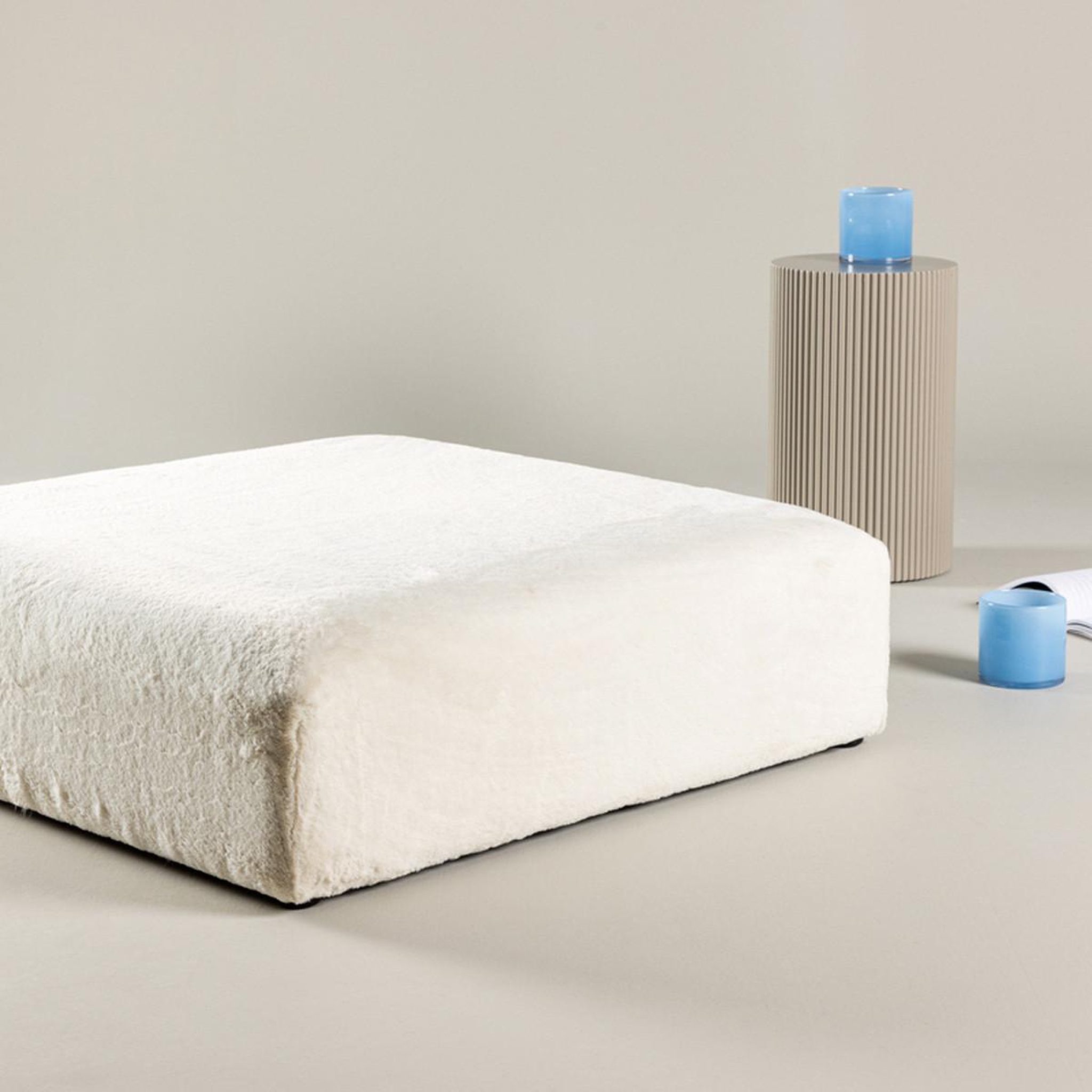 Voir la diapositive 4 : Paris Prix Pouf xl effet fourrure  davie  100cm beige