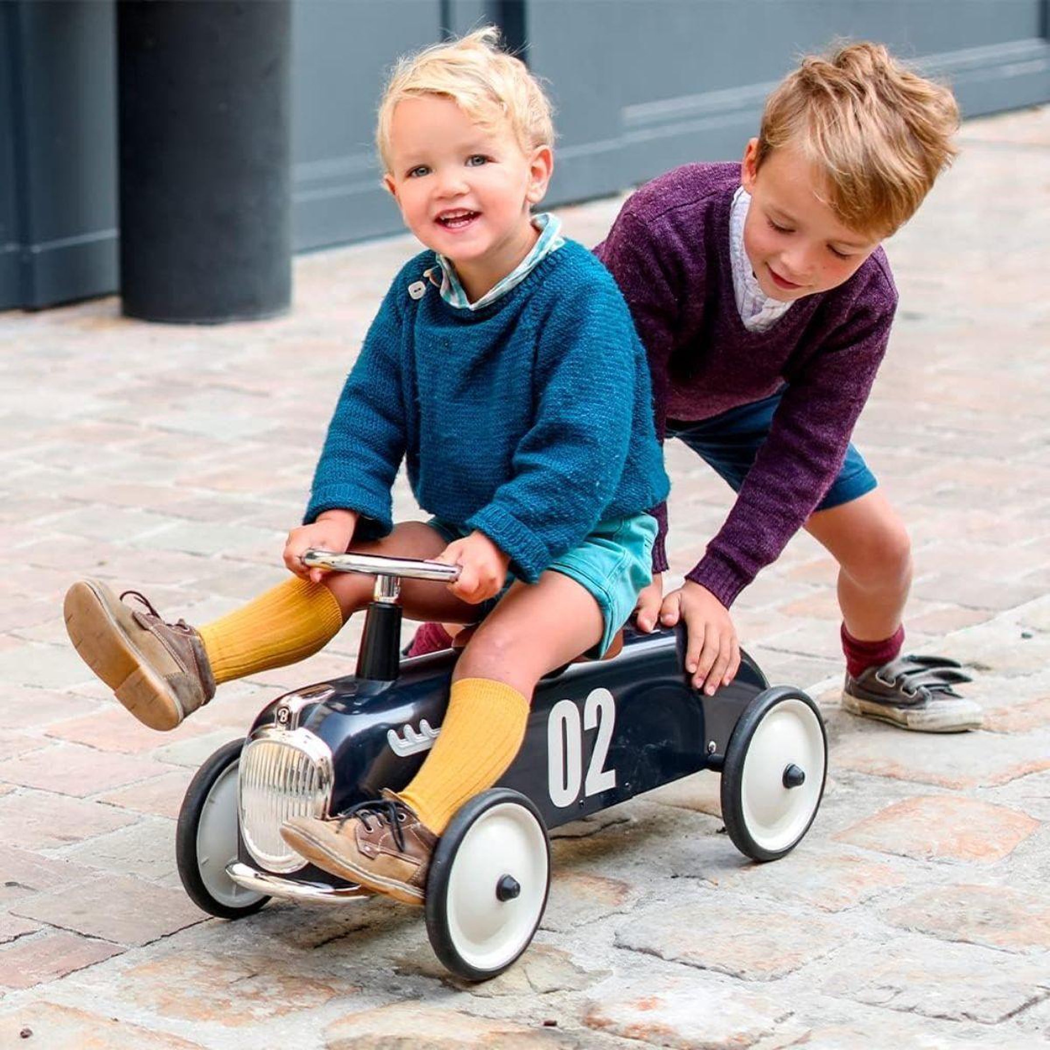 Voir la diapositive 2 : Baghera Véhicule enfant roadster shark bleu