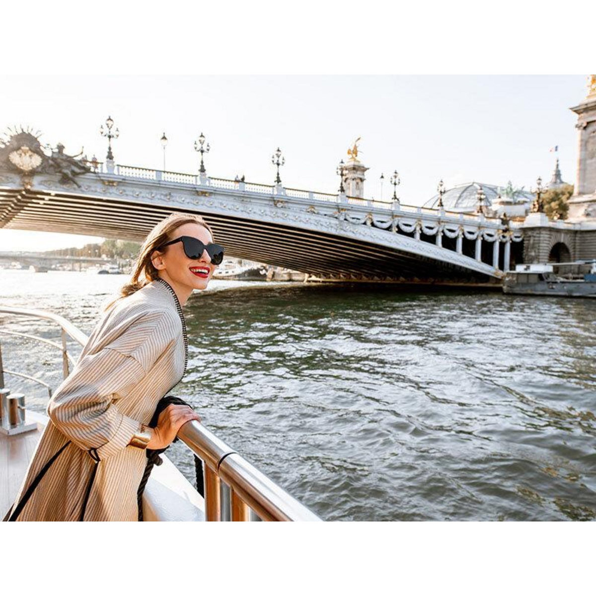 Smartbox Un accès de 2h au 2ème étage de la Tour Eiffel et une croisière sur la Seine - Coffret Cadeau Multi-thèmes