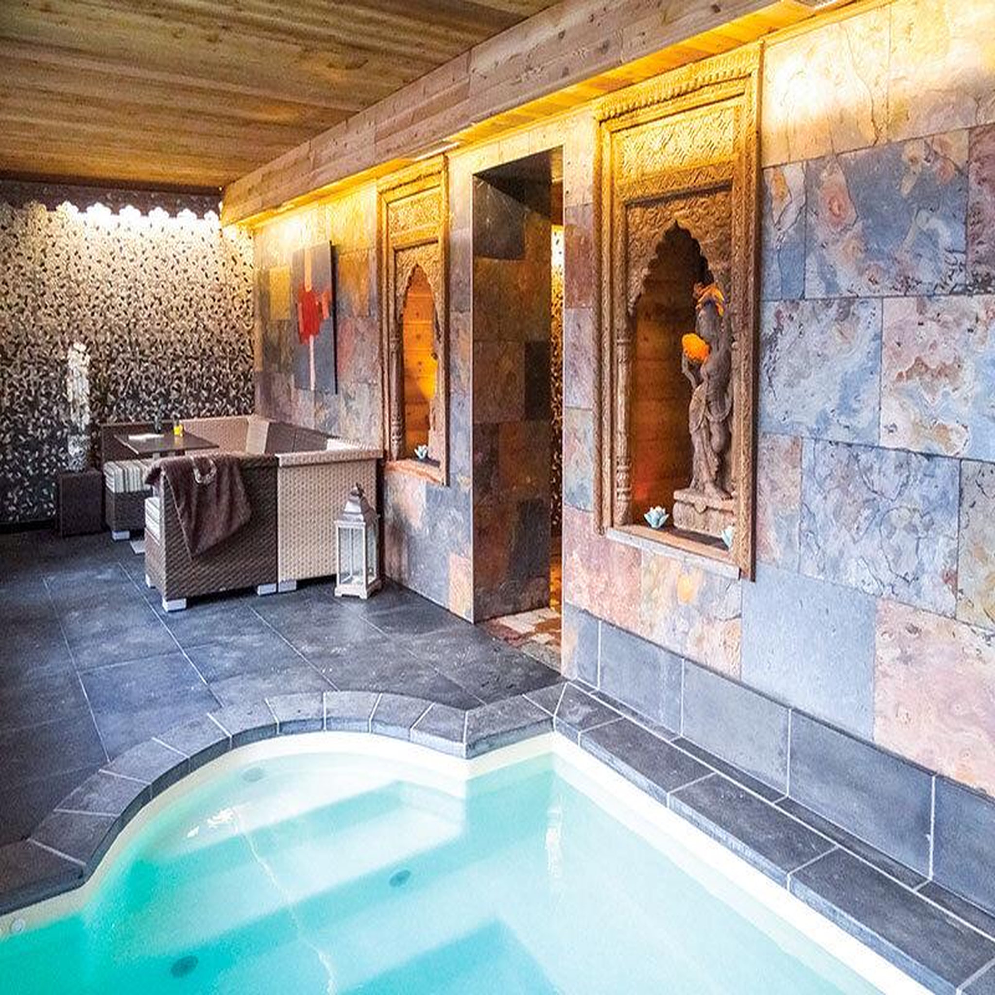 Voir la diapositive 3 : Smartbox Escapade dans le pays d'auge en hôtel 3* avec accès au spa et gommage - coffret cadeau séjour