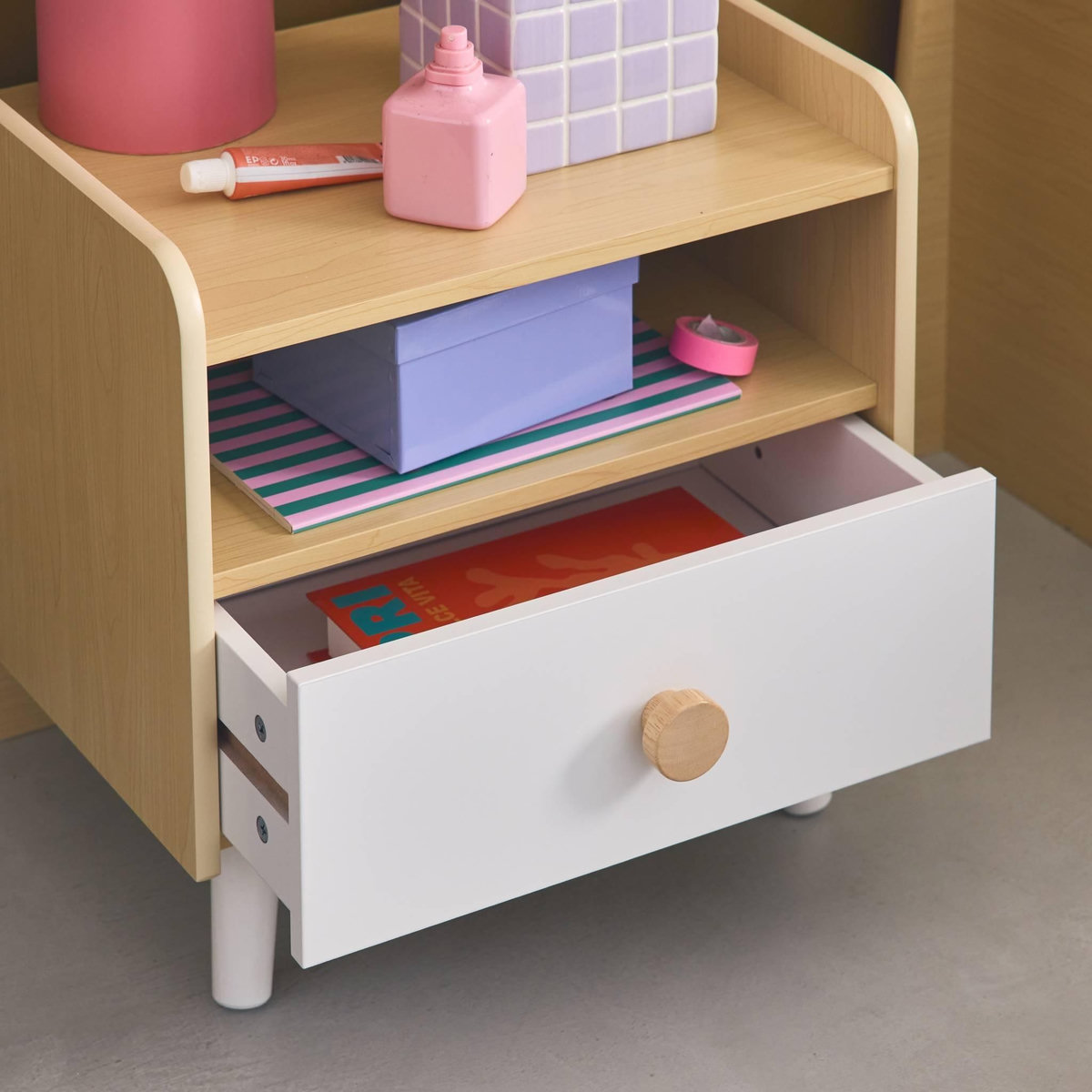 SWEEEK Table de chevet enfant effet bois. blanc. 1 tiroir