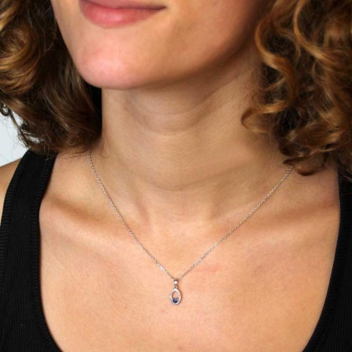 L'ATELIER D'AZUR Collier - Pendentif Or Blanc Diamants et Saphir Bleu - Chaine Argentée - Femme