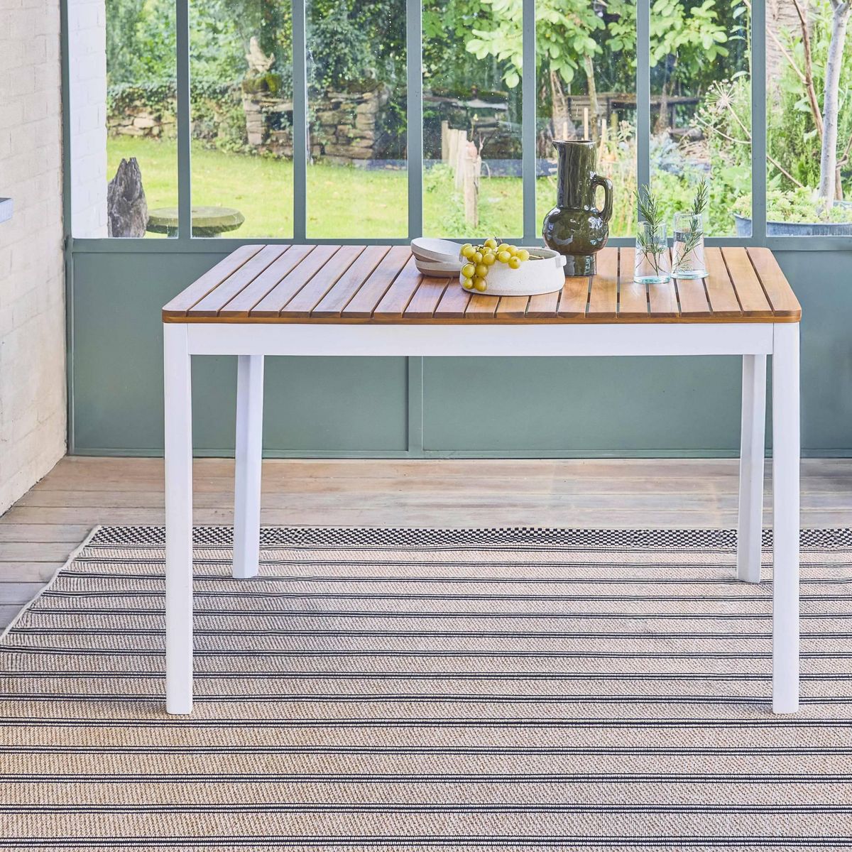 SWEEEK Table de jardin SENORA acacia avec coins arrondis, 6 places, 120 x 80 x 75 cm