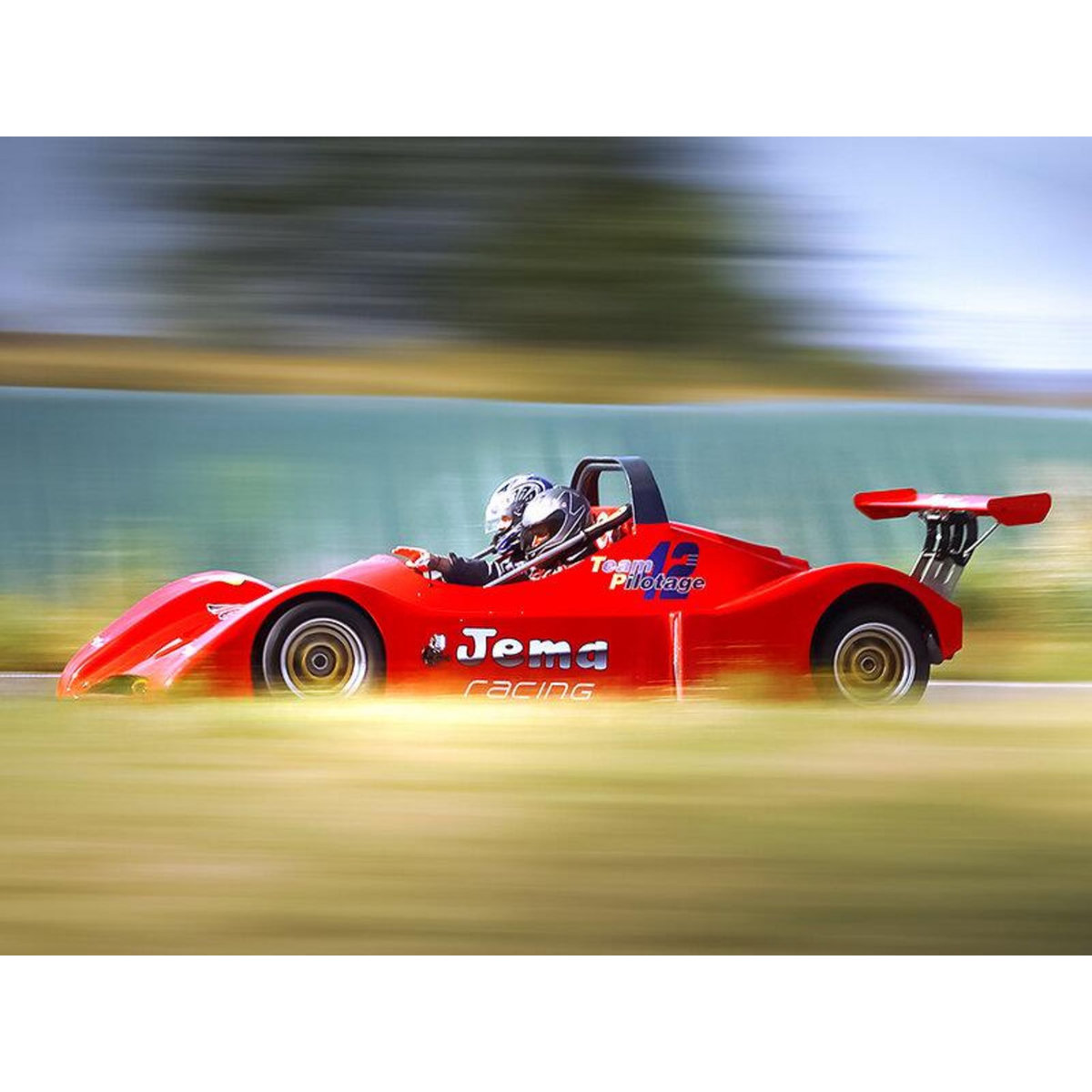 Smartbox Stage de pilotage en Sport Proto JEMA 180 cv sur circuit asphalte près de Saint-Étienne - Coffret Cadeau Sport & Aventure