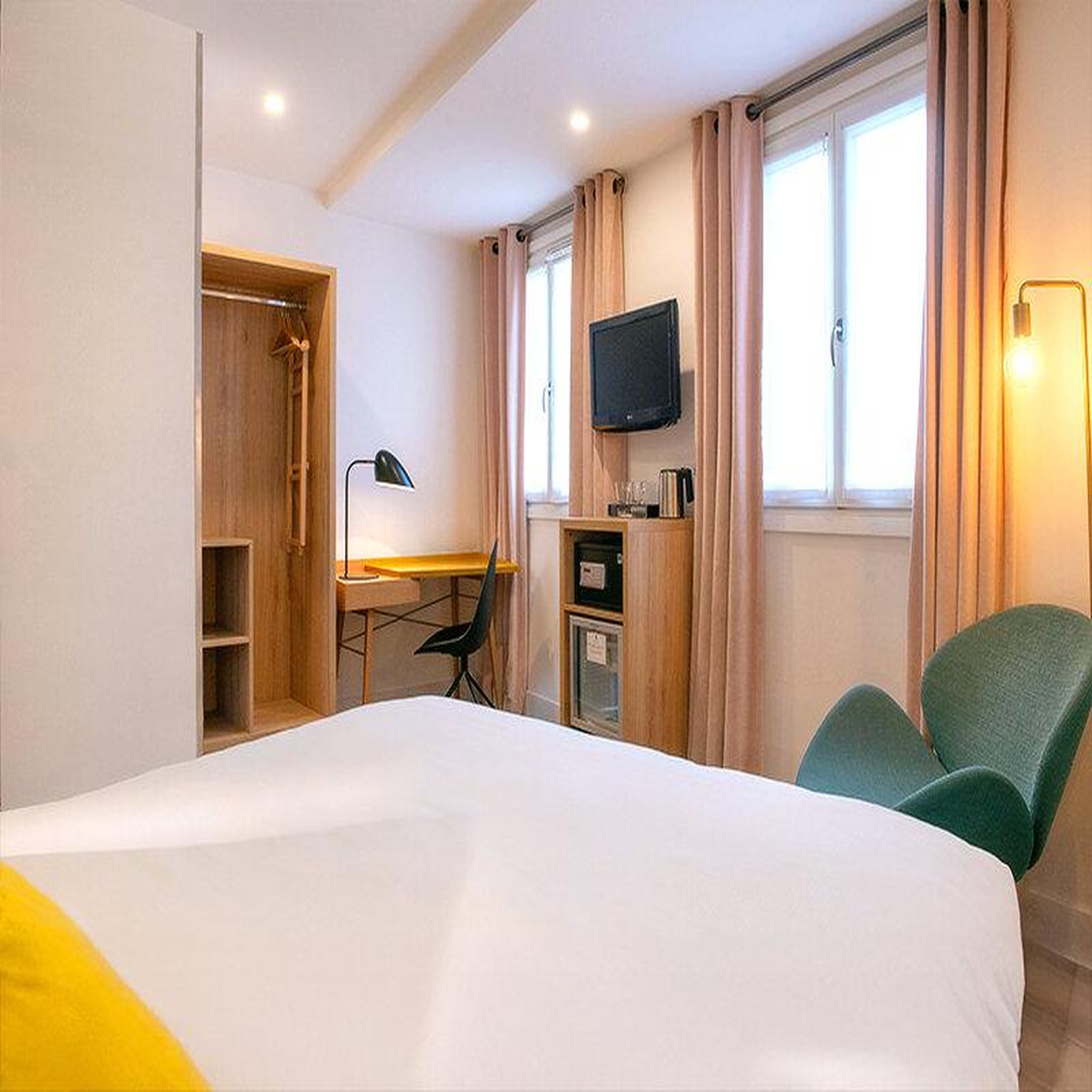 Voir la diapositive 2 : Smartbox Escapade à paris : 2 jours de choix en hôtel 3* près des champs-élysées - coffret cadeau séjour