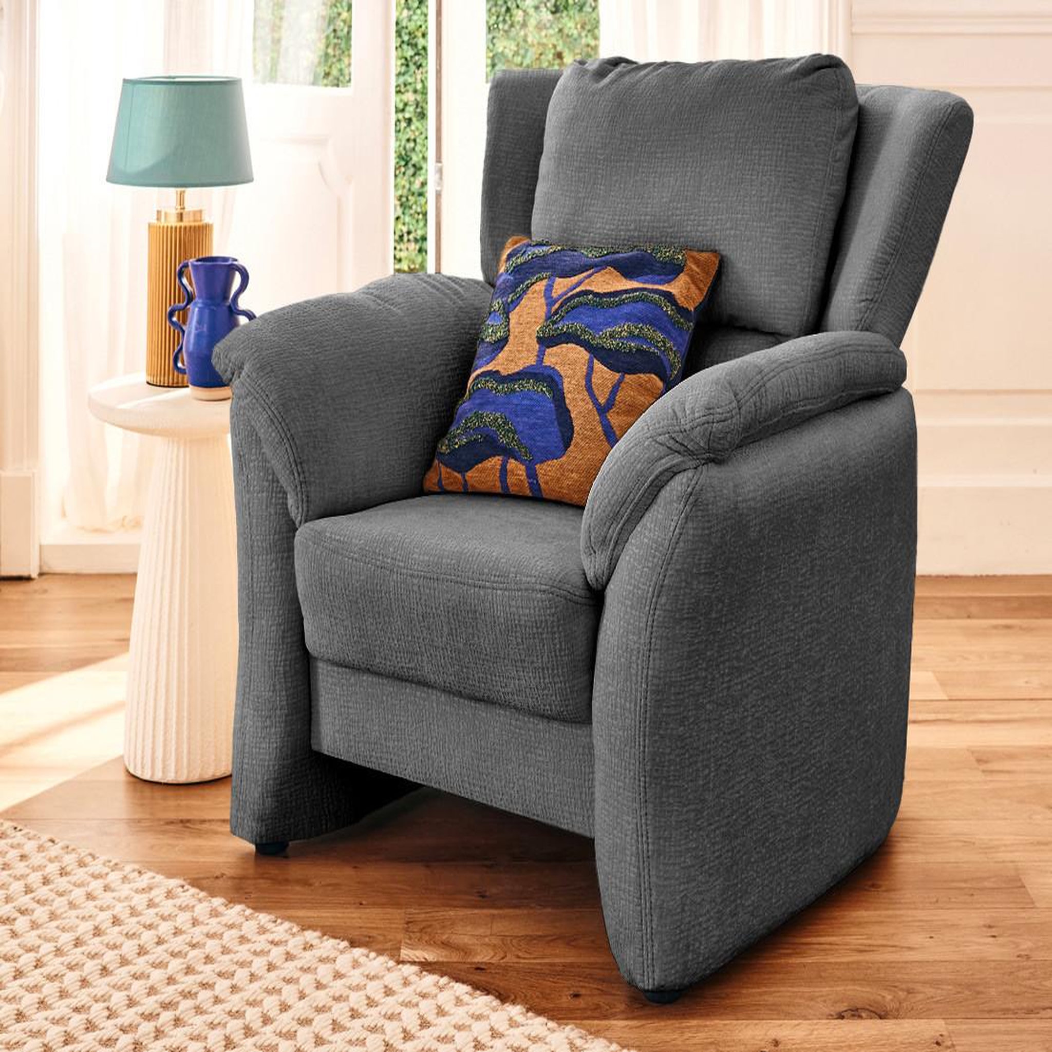 Voir la diapositive 1 : LISA DESIGN Bastille - fauteuil en tissu velours relief
