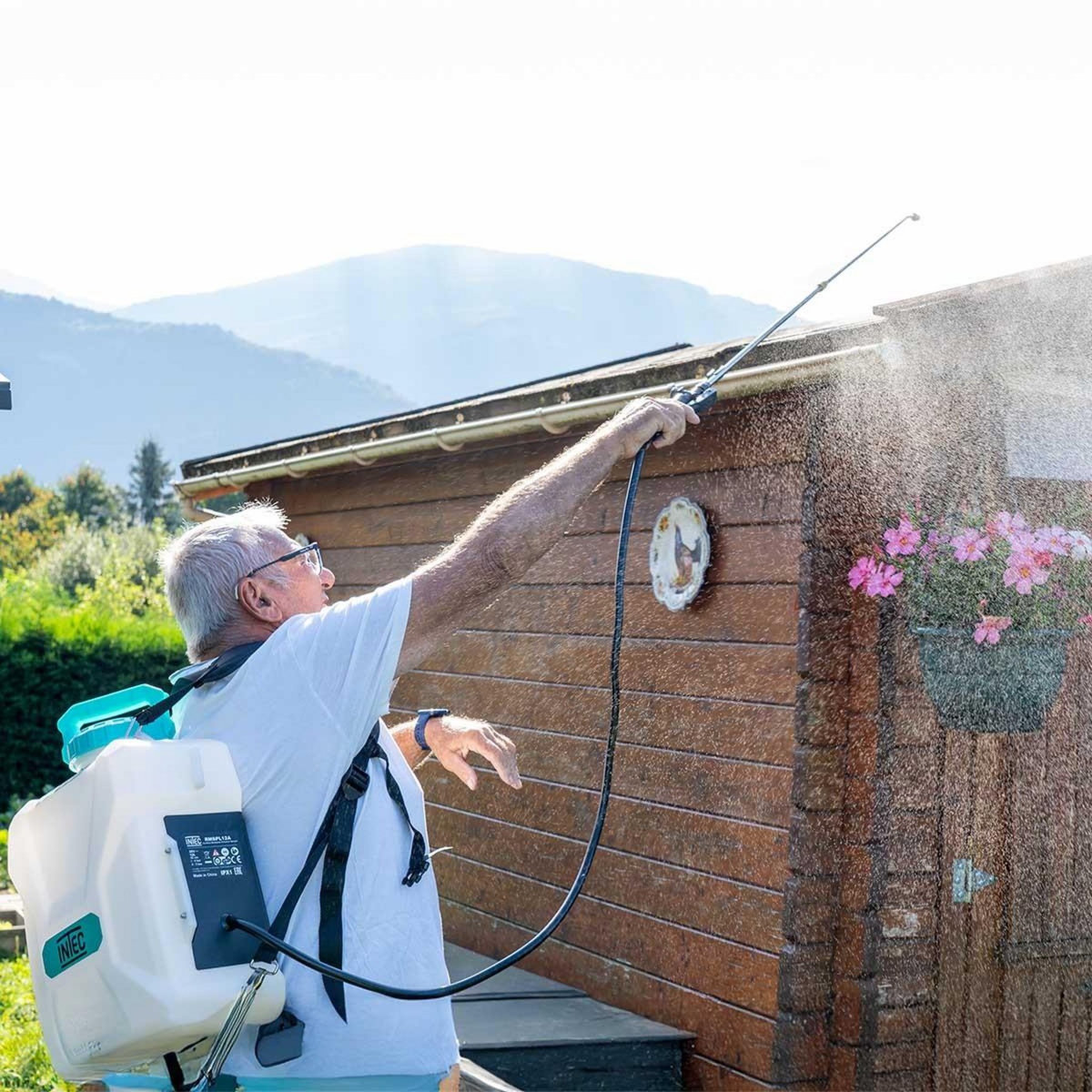 INTEC Pulvérisateur à batterie 20V 12L 5 Bar + 2 Batteries lithium 4.0Ah + Chargeur + 2 Lances Fibre et Inox + 4 buses INTEC