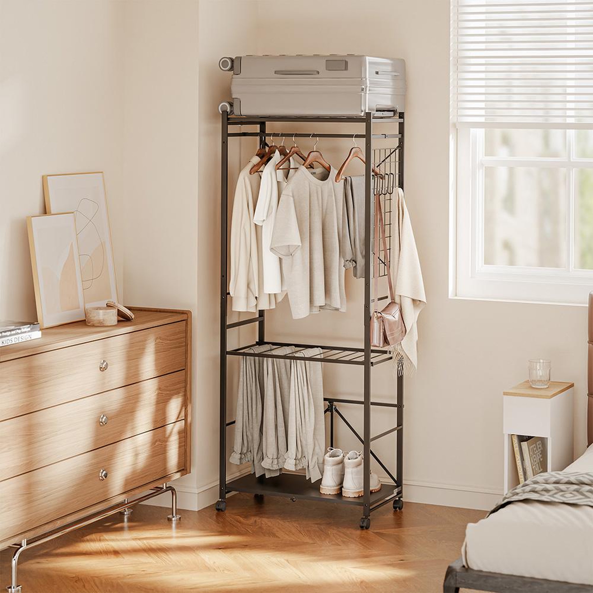 Voir la diapositive 4 : SOBUY Porte-manteaux sur roulettes Gris foncé 70x38x175cm KLS22-SCH