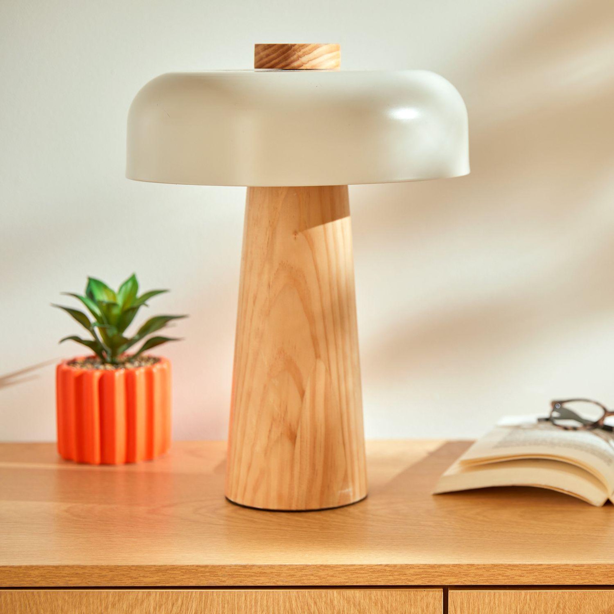 Voir la diapositive 2 : ATMOSPHERA Lampe champignon en bois et acier pola - beige