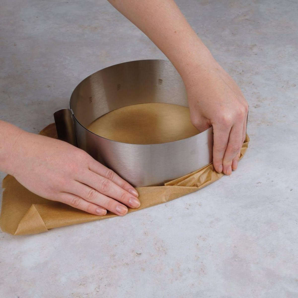 DR.OETKER Cercle à pâtisserie en acier inoxydable extensible de 16 à 30 cm Dr. Oetker Varino