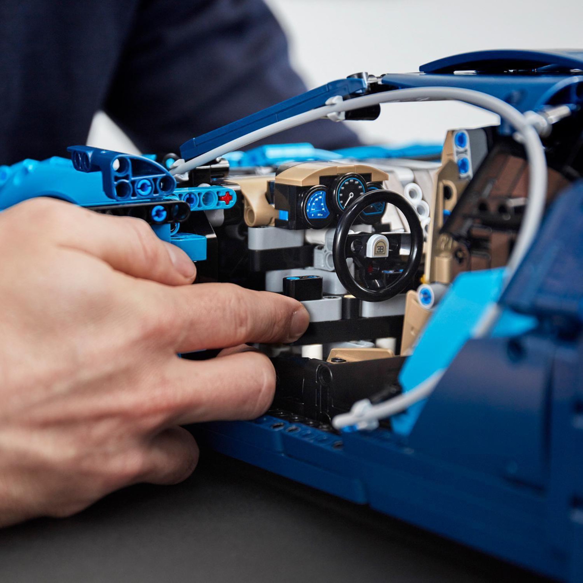 Voir la diapositive 5 : LEGO Technic 42083 - Bugatti Chiron