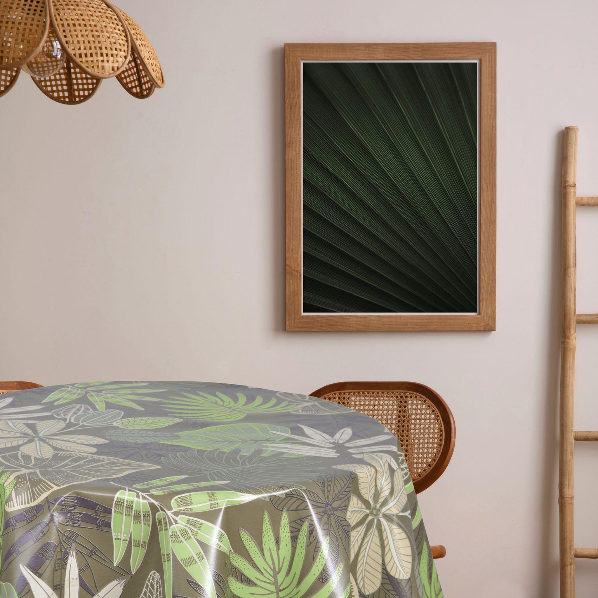 Voir la diapositive 2 : HABITABLE Nappe en toile cirée ronde motifs jungle MALLORCA