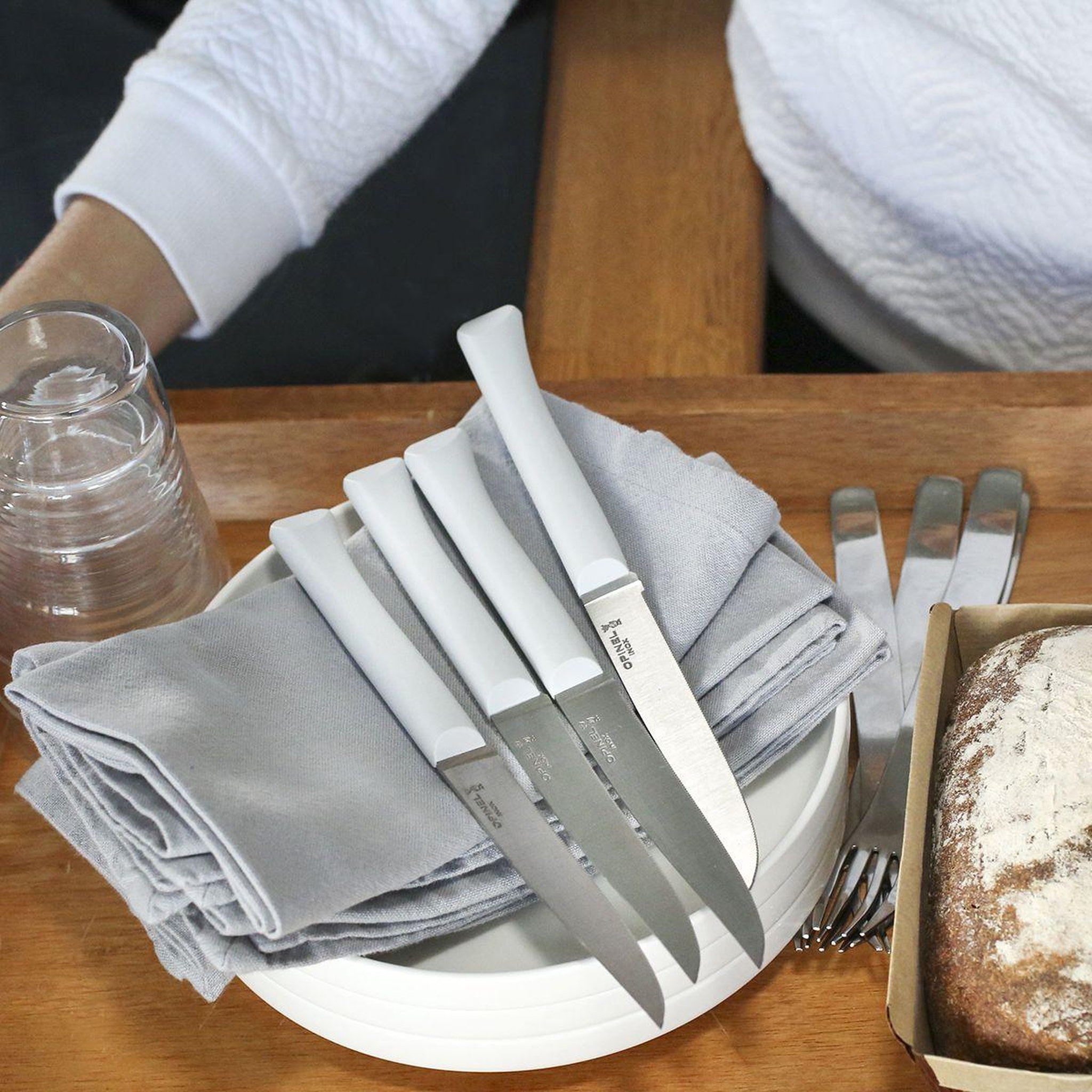 Voir la diapositive 4 : Opinel Couteau à steak bon appétit + nuage 4 couteaux de table