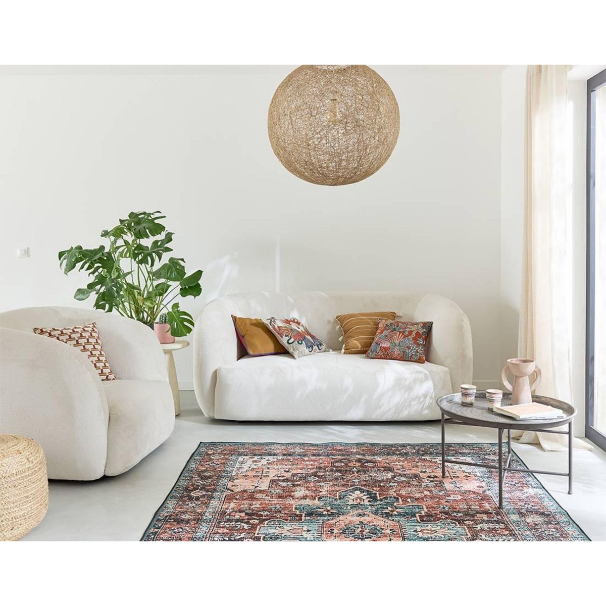 LISA DESIGN Ernee - fauteuil cocon - en velours