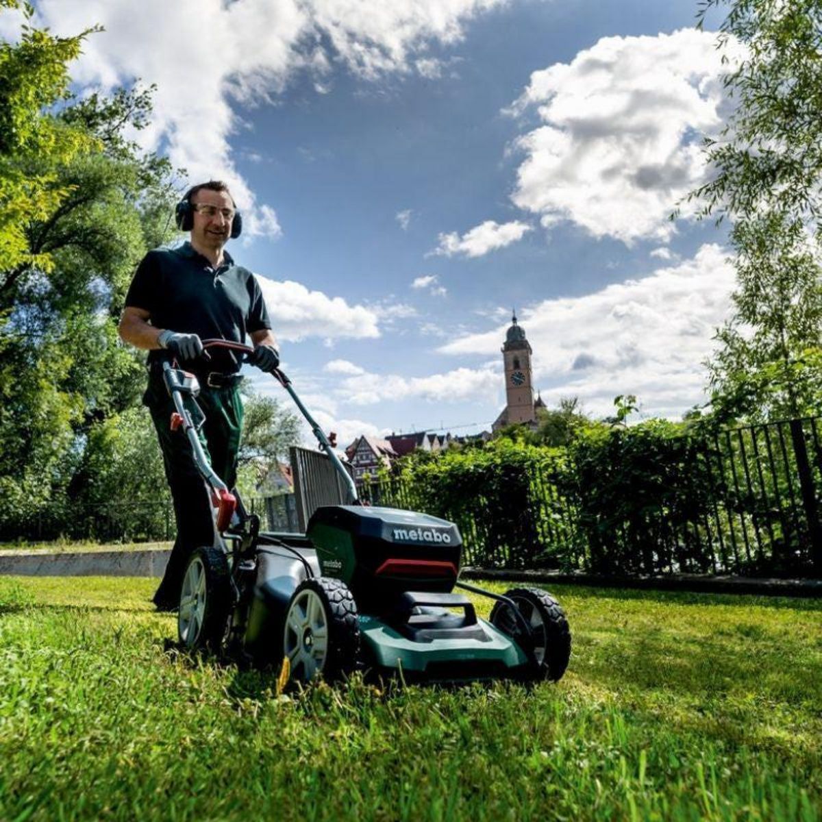 METABO SAS Tondeuse 36-18 V RM 36-18 LTX BL 46 - 2 x 5,2 Ah Li-Power, ASC 145
