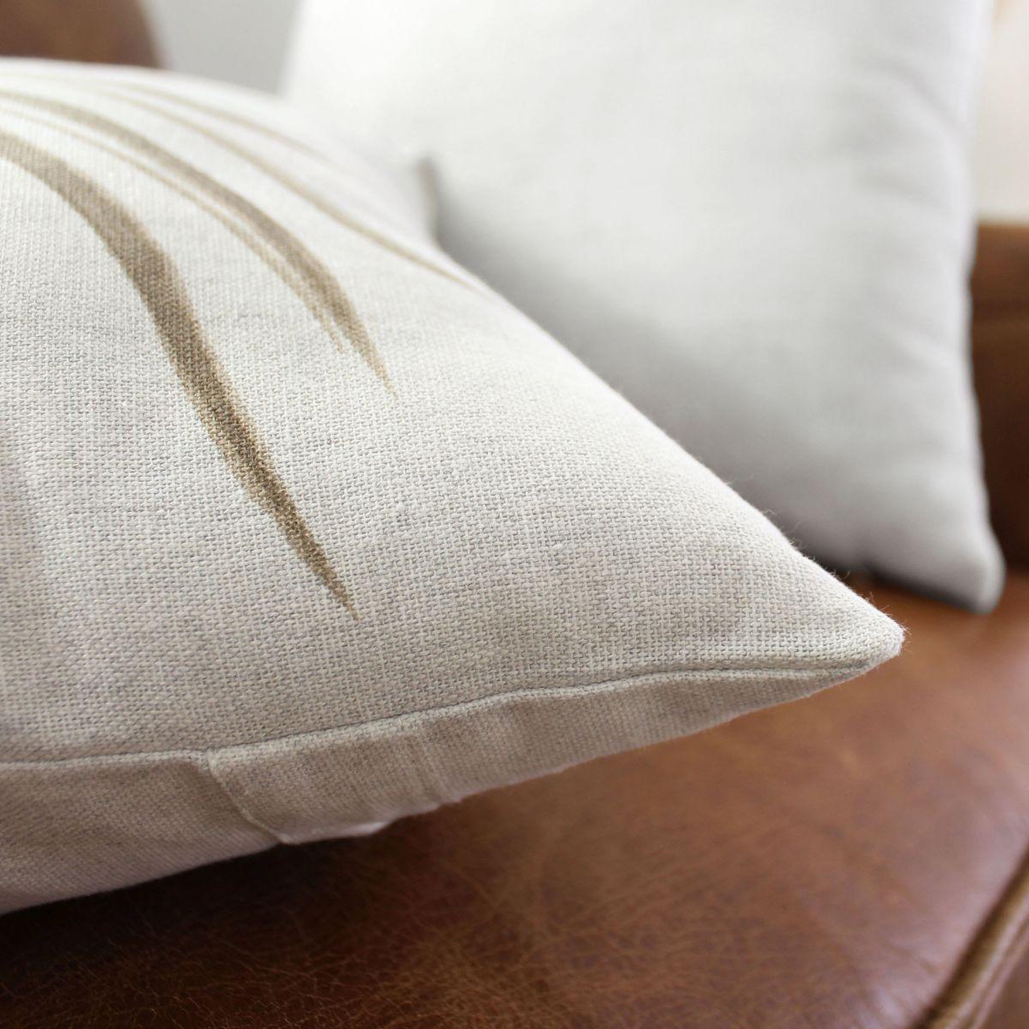 Voir la diapositive 2 : ENJOY HOME Coussin déco à motifs  natura  40x40cm écru