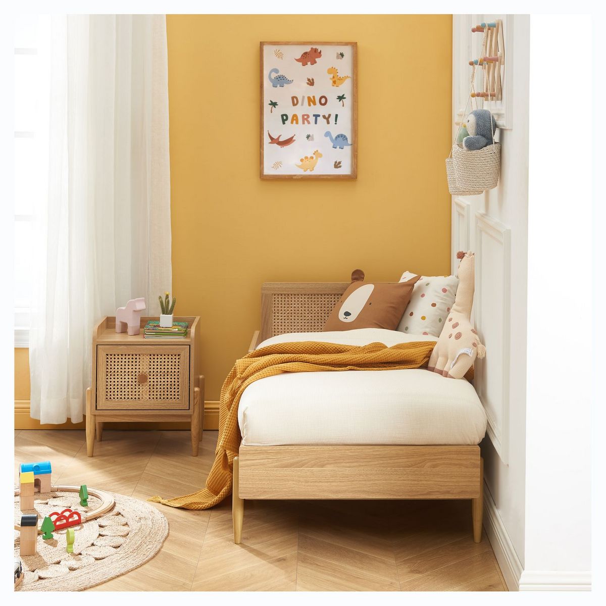 Lit enfant effet bois et cannage en rotin 70x140 sommier et barrières de sécurité inclus PAOLO