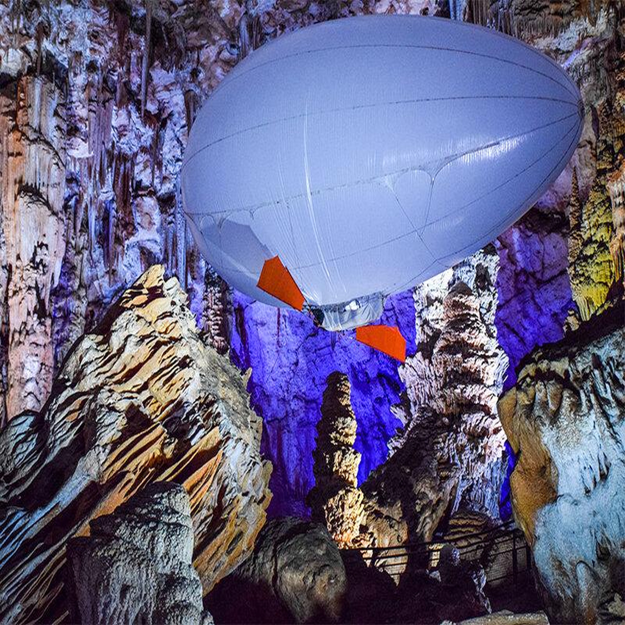 Voir la diapositive 2 : Smartbox Vol féerique de 20 min pour 2 en aéroplume dans la grotte de la salamandre près d'alès - coffret cadeau sport & aventure