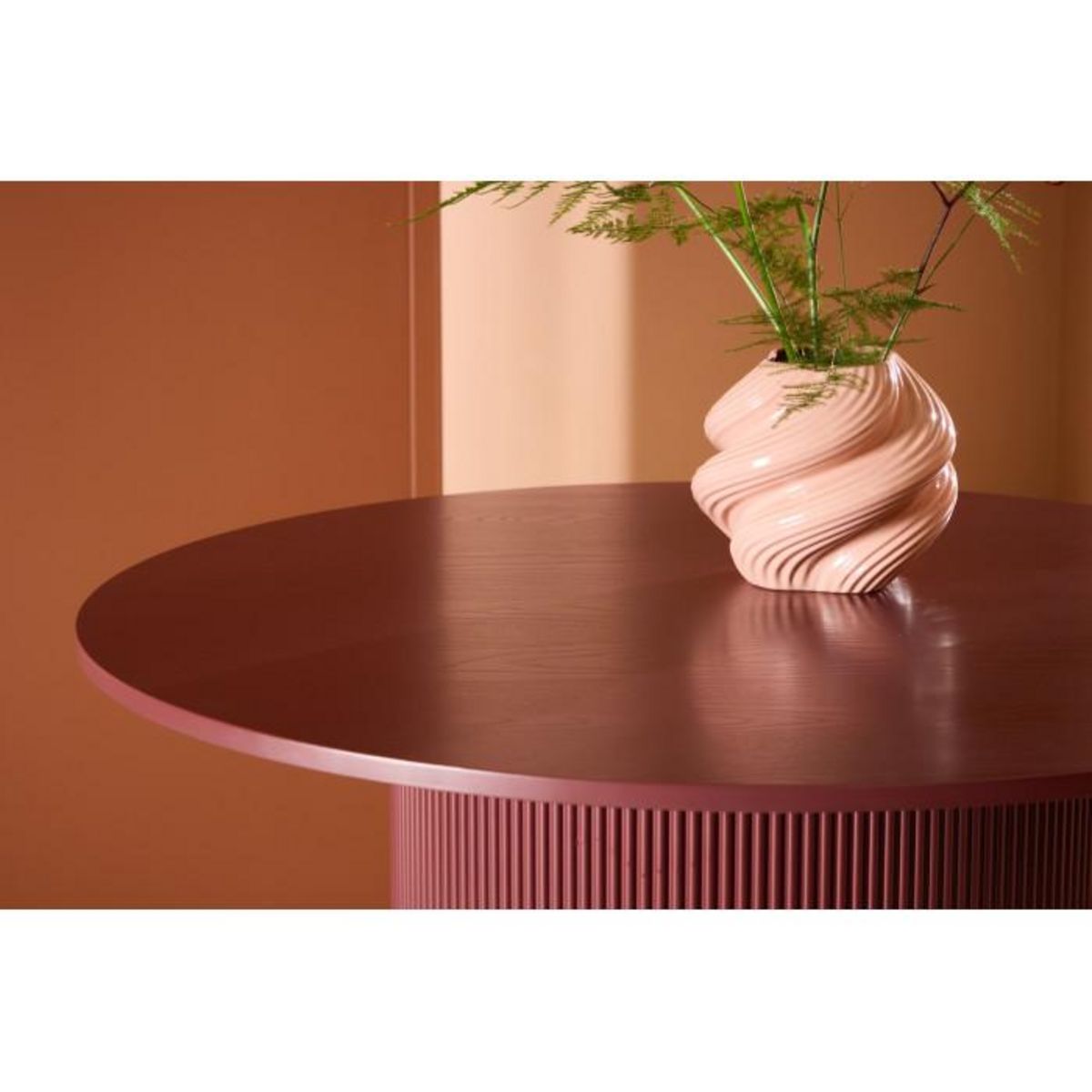 Paris Prix Table à Manger Nervurée  Lenox  110cm Bordeaux