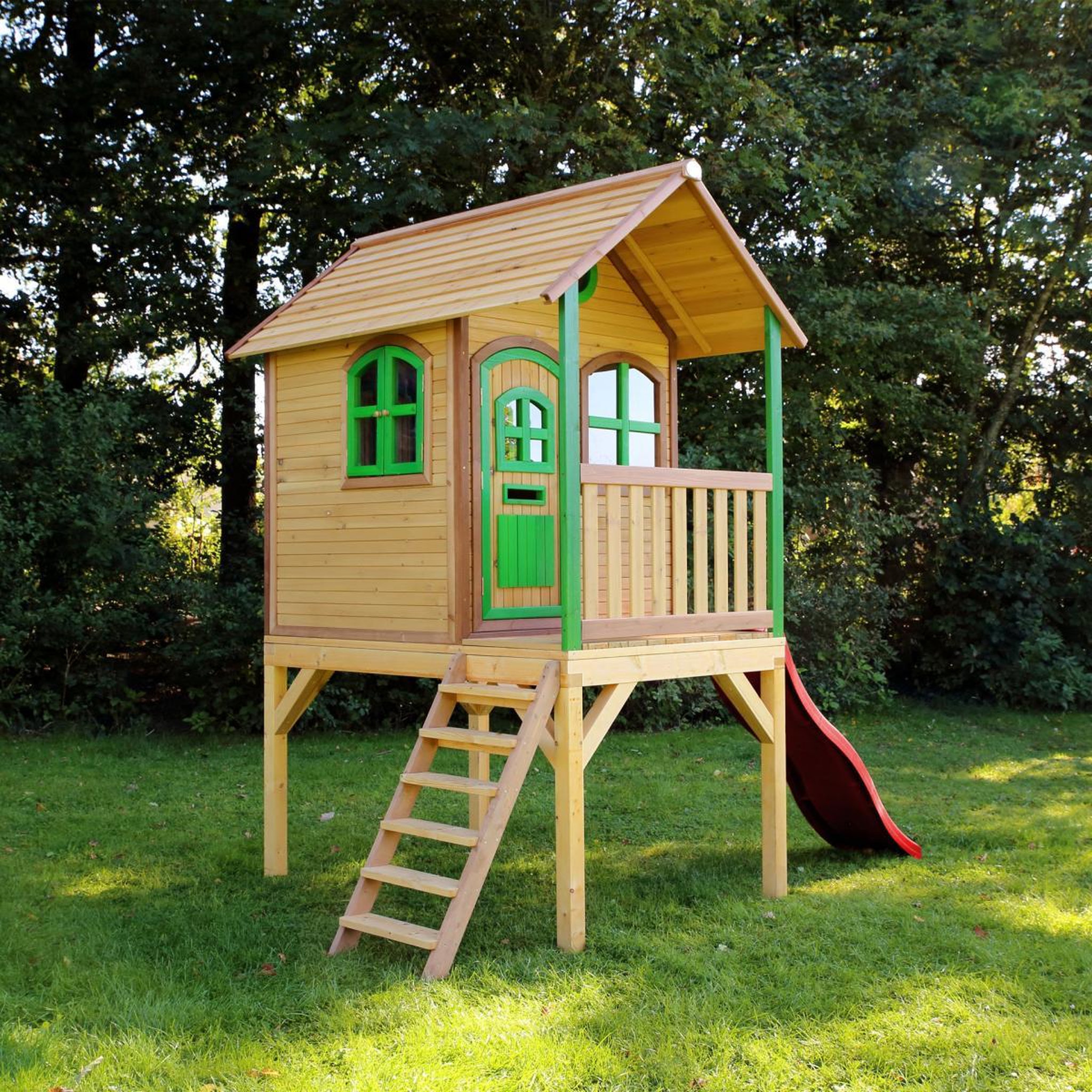 Voir la diapositive 2 : Axi House Maisonnette Sophie marron-vert toboggan rouge