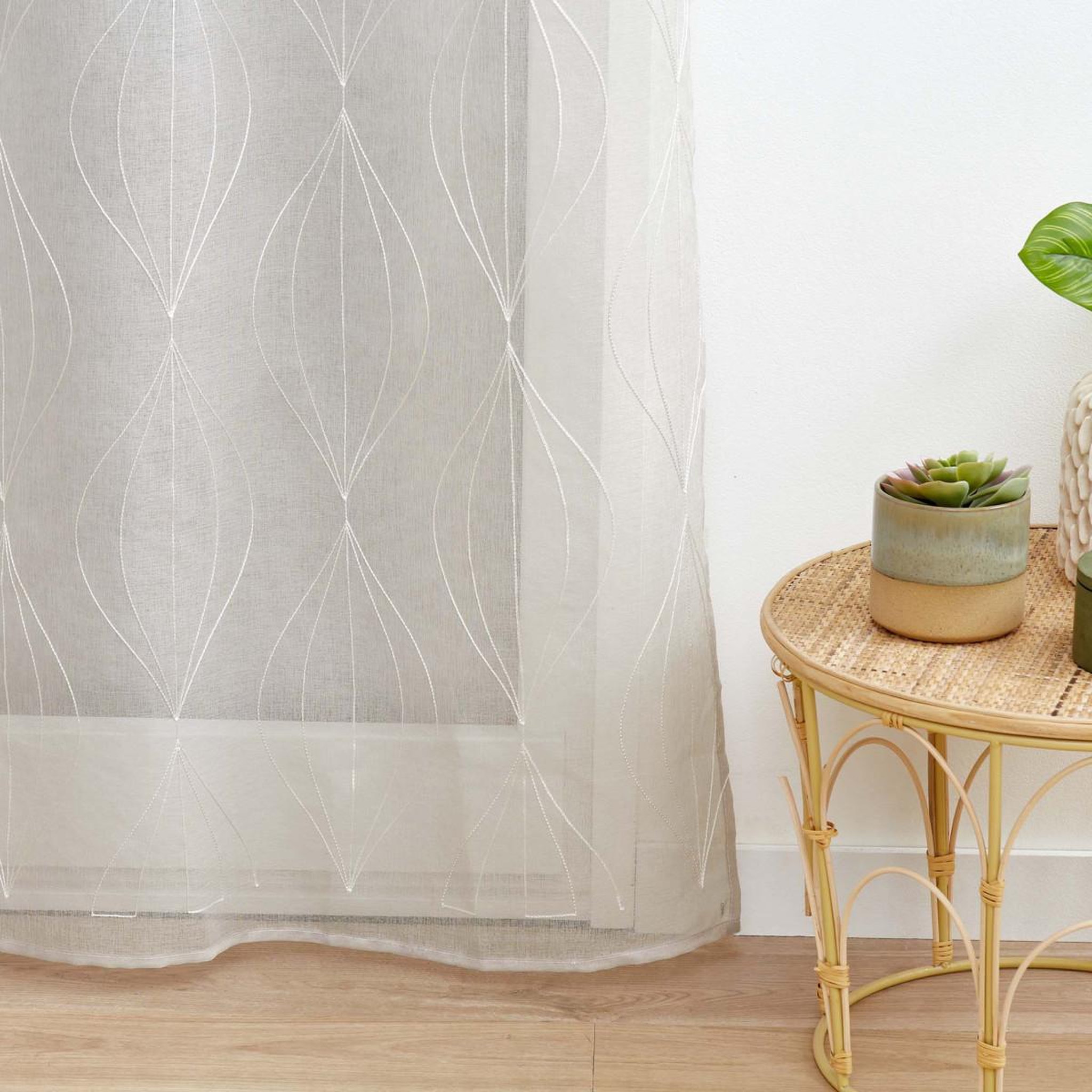Voir la diapositive 3 : Douceur d'Intérieur Rideau voilage à œillets brodés  galactee  140x240cm taupe