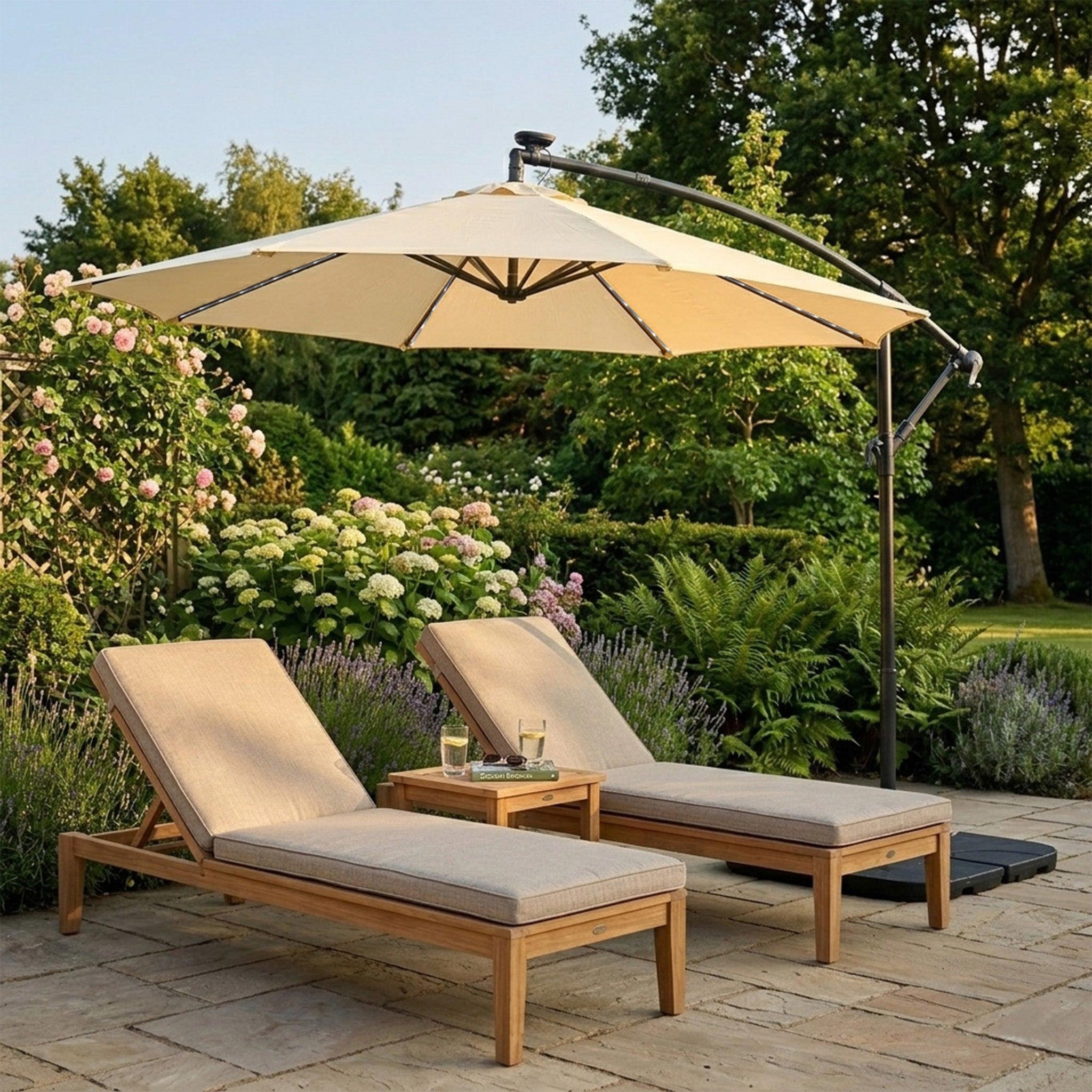 Voir la diapositive 4 : Monster Parasol Banane à Mât Déporté à LED 3 m & Pied Carré