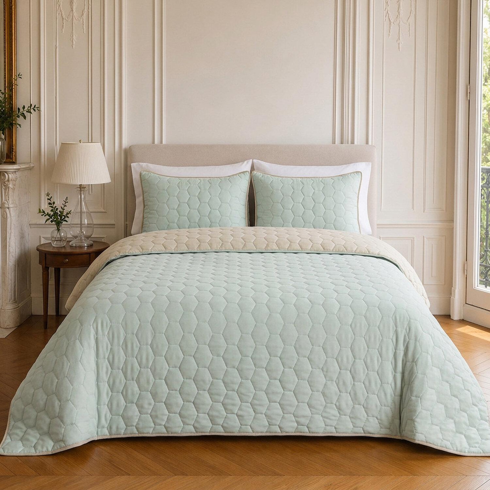 Home collection Couvre-lit matelassé réversible. Coloris disponibles : Blanc, Orange, Vert, Beige, Bleu, Rose