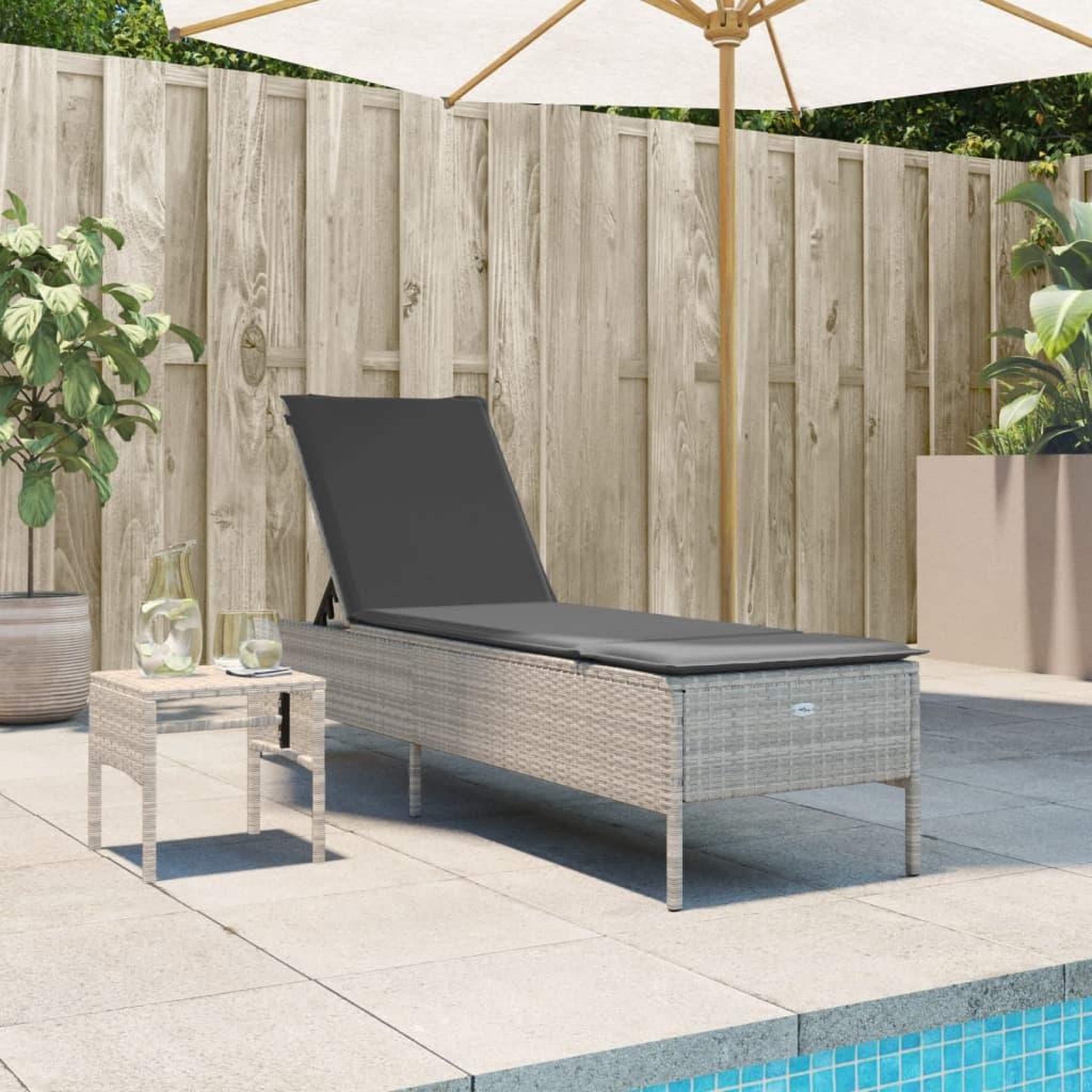VIDAXL Chaise longue avec table et coussin gris clair resine tressee