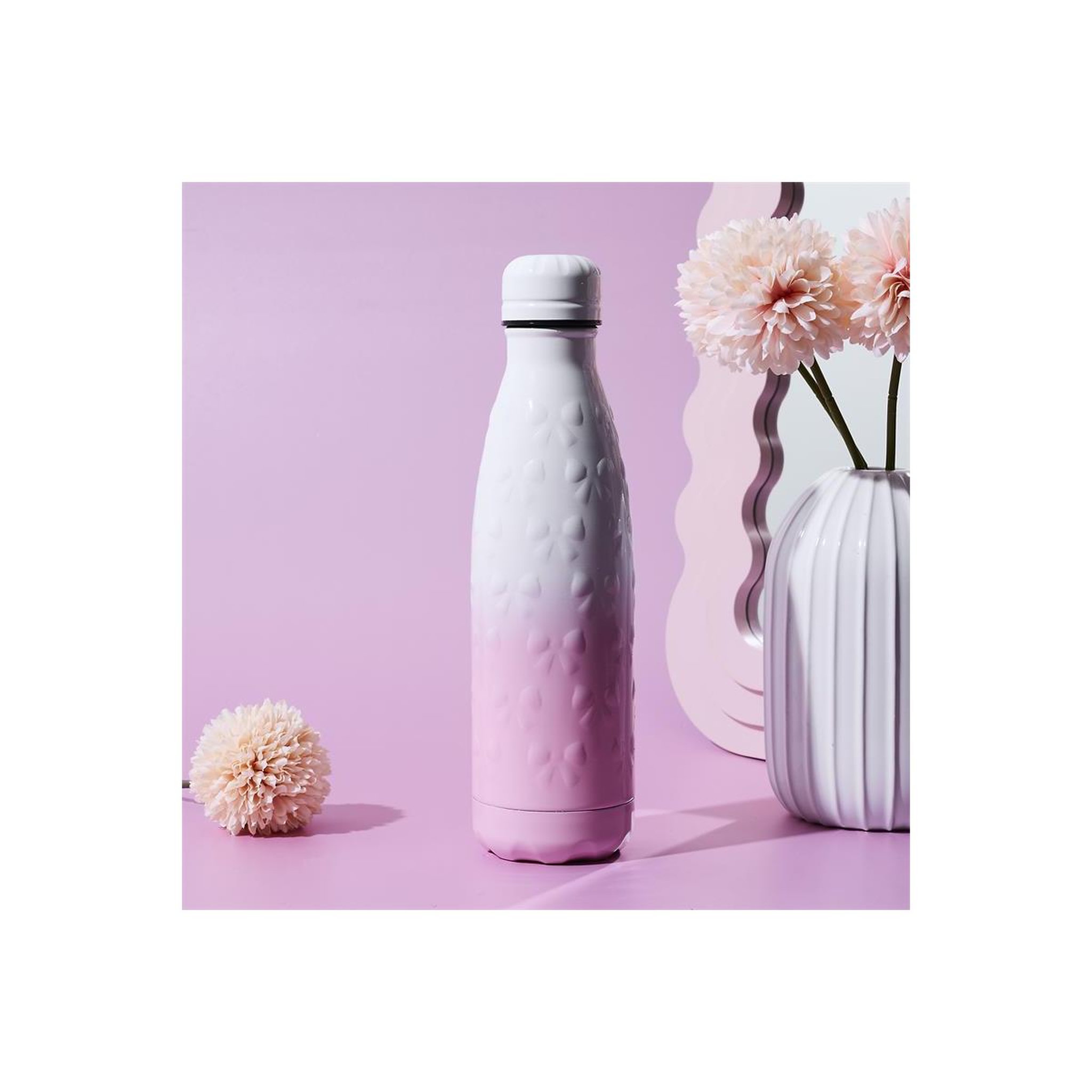 Voir la diapositive 3 : The concept Factory Bouteille Isotherme Embossée  Nœuds  50cl Rose & Blanc