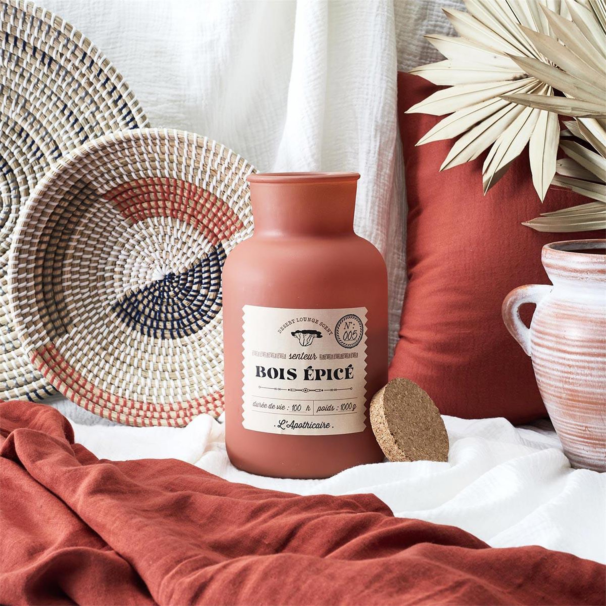 Voir la diapositive 6 : The Home Deco Factory Bougie parfumée déco  desert  1000g bois épicé