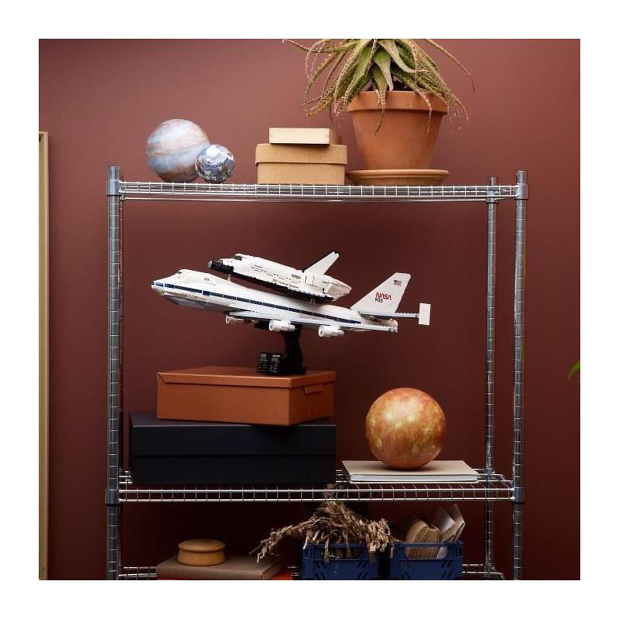 Voir la diapositive 3 : LEGO LEGO Icons 10360 Exclusivité   Shuttle Carrier Aircraft